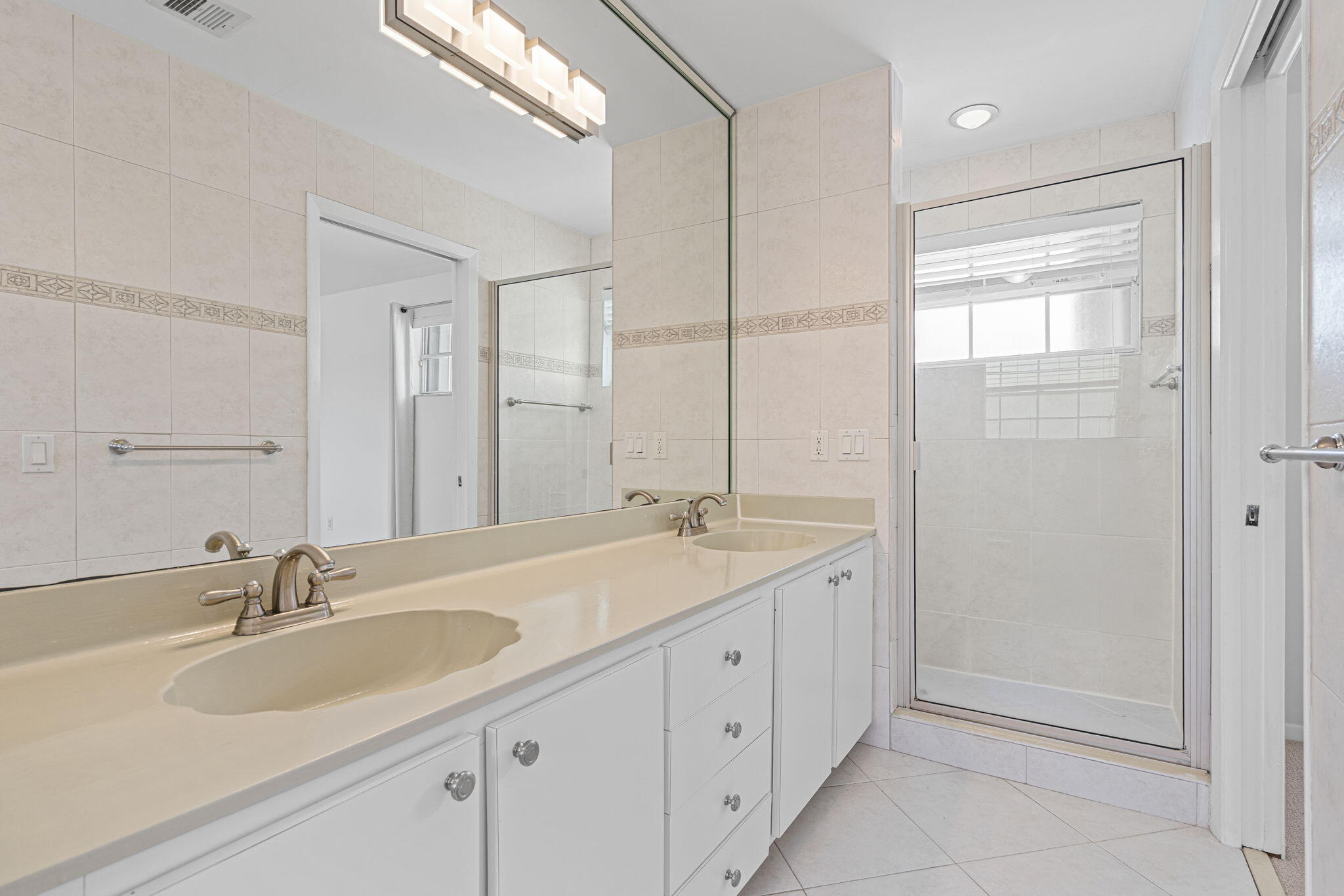 DORAL WOODS - Residential