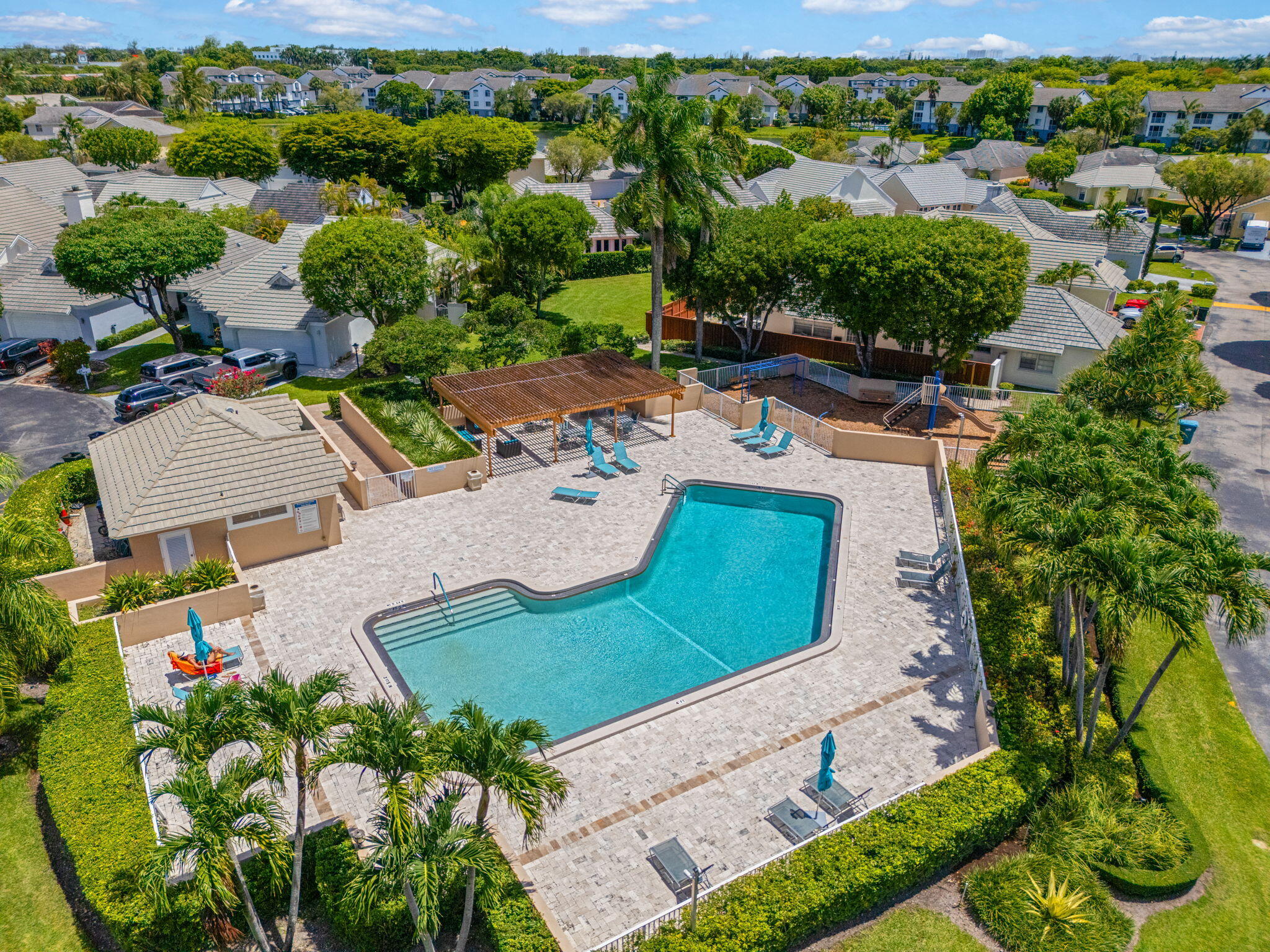 DORAL WOODS - Residential