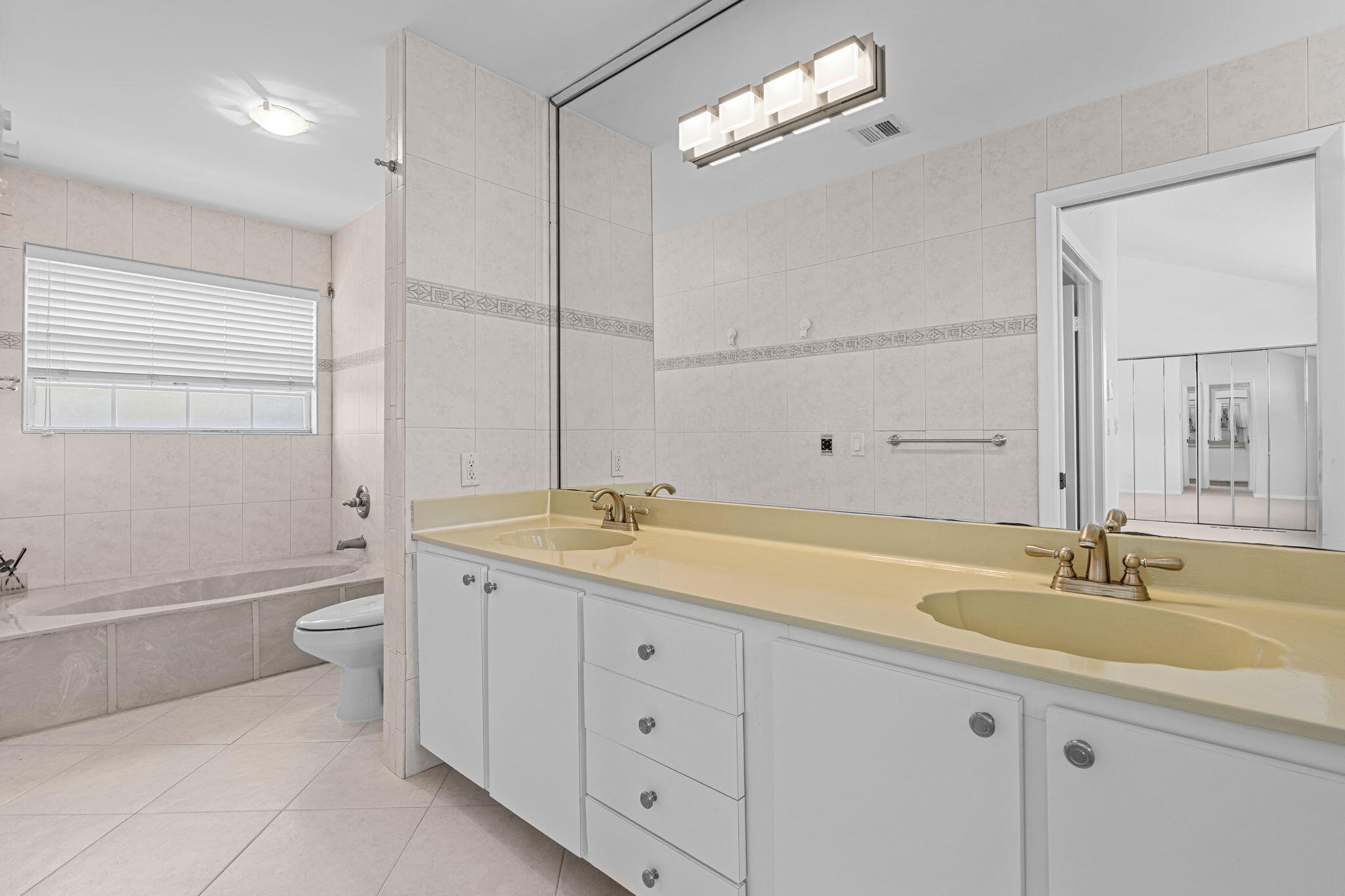 DORAL WOODS - Residential