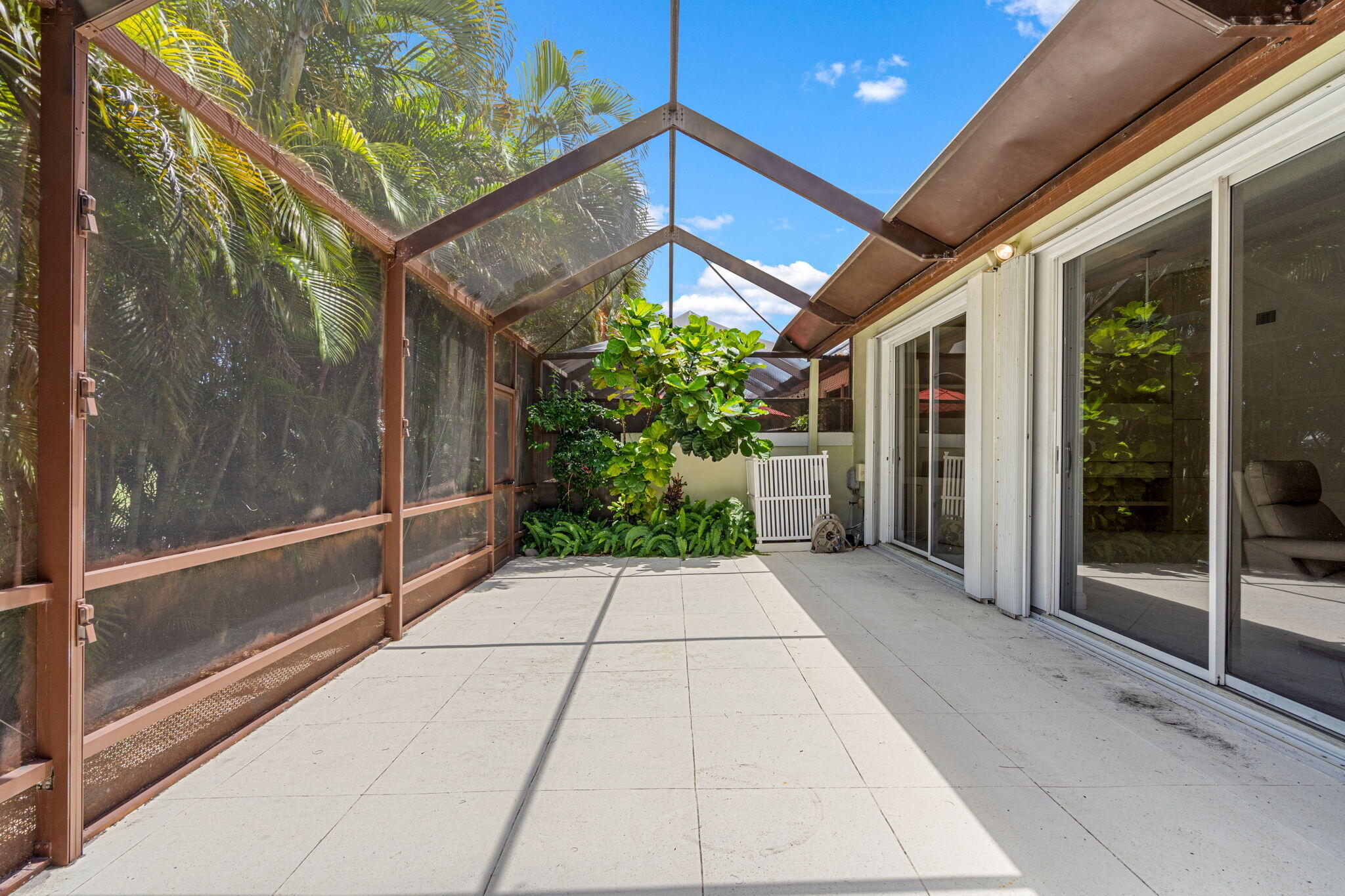 DORAL WOODS - Residential