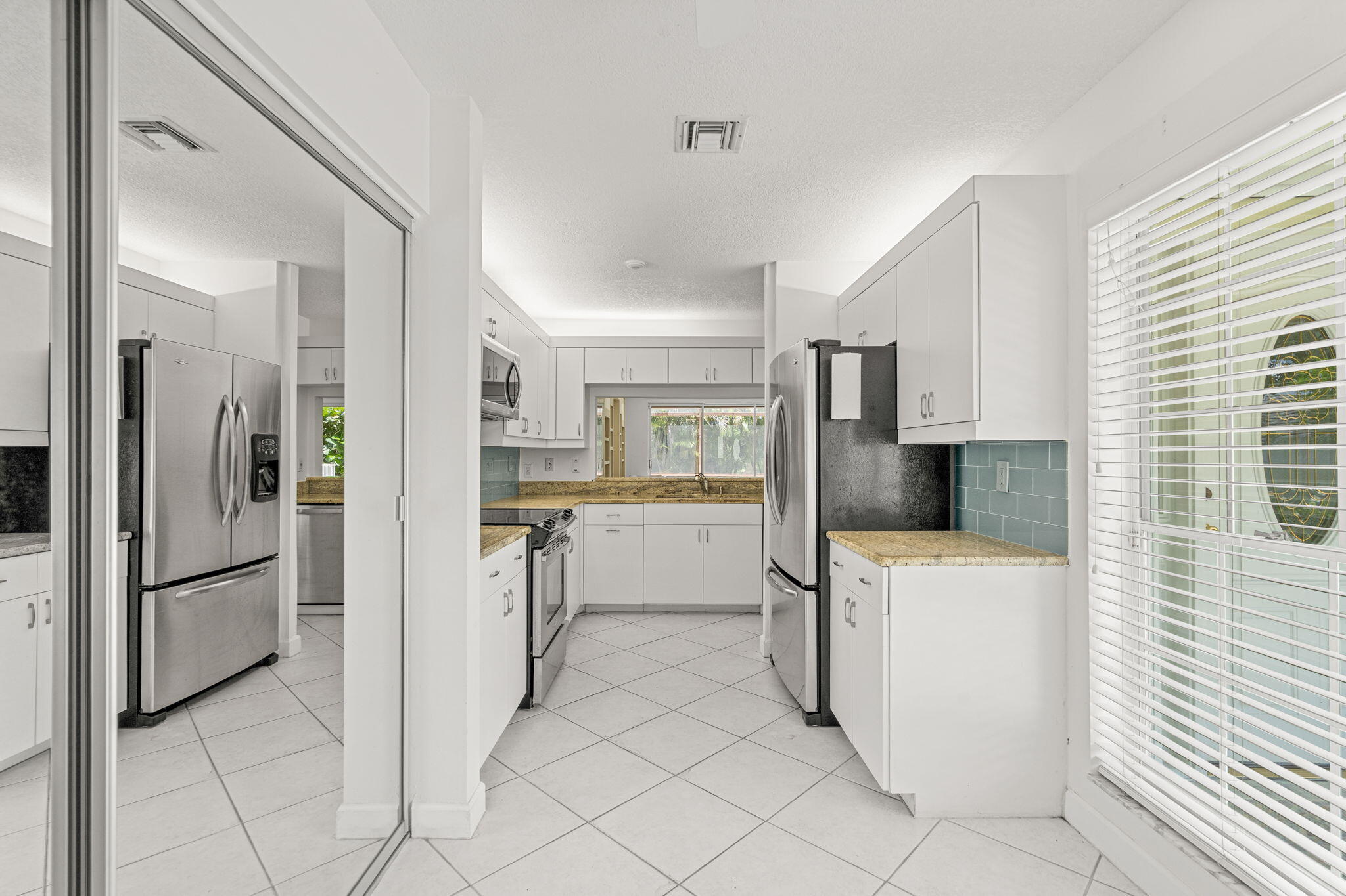 DORAL WOODS - Residential
