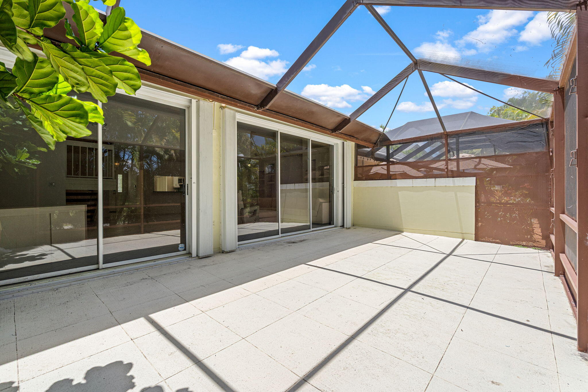 DORAL WOODS - Residential