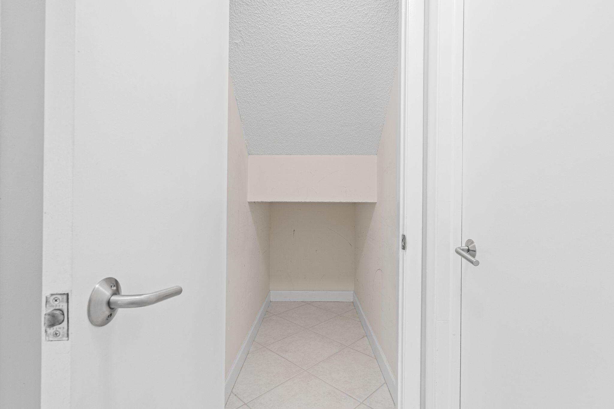 DORAL WOODS - Residential