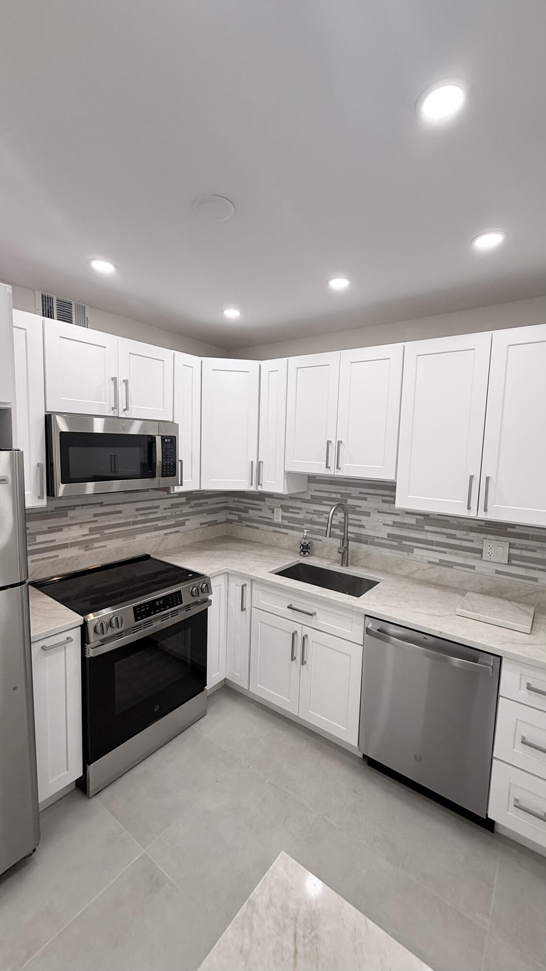 MARGATE VILLAGE PHASE I CONDO - Residential Lease