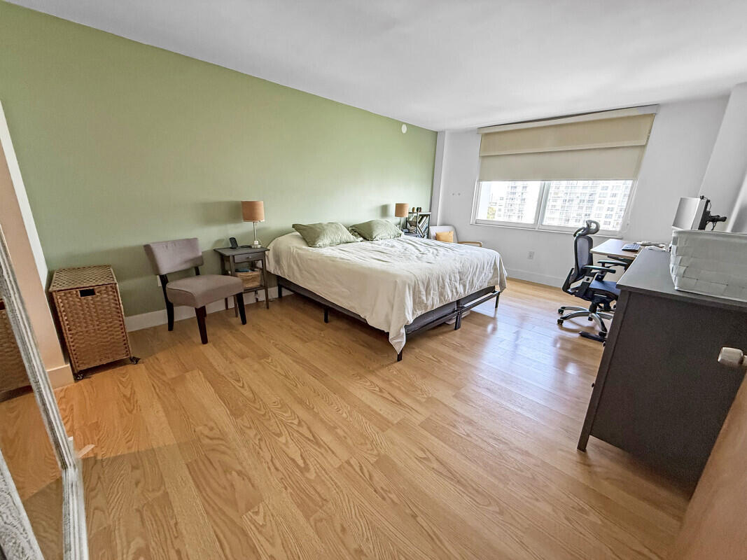 ADMIRALS PORT CONDO WEST BLDG - Residential Lease