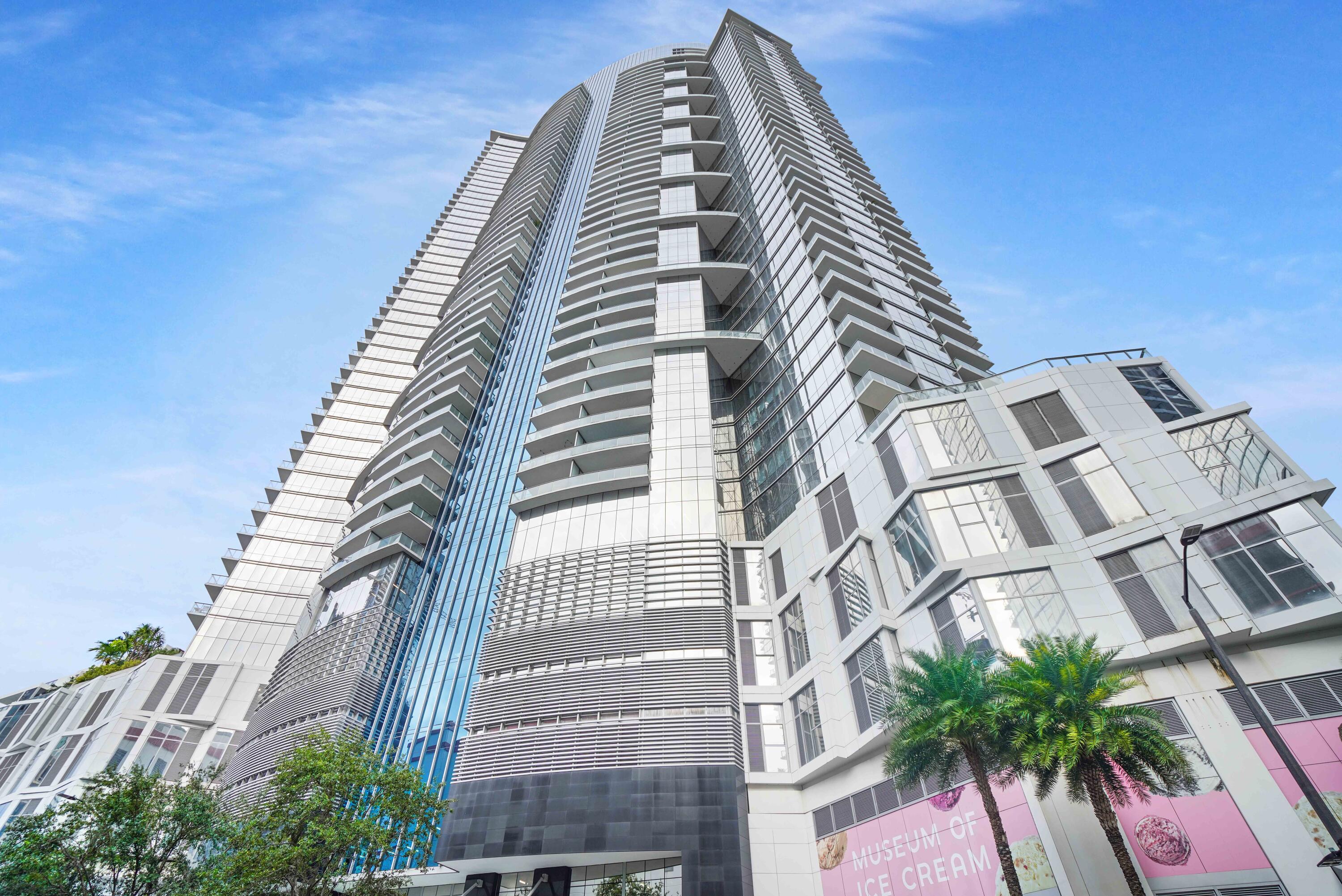 PARAMOUNT MIAMI WORLDCENTER - Residential
