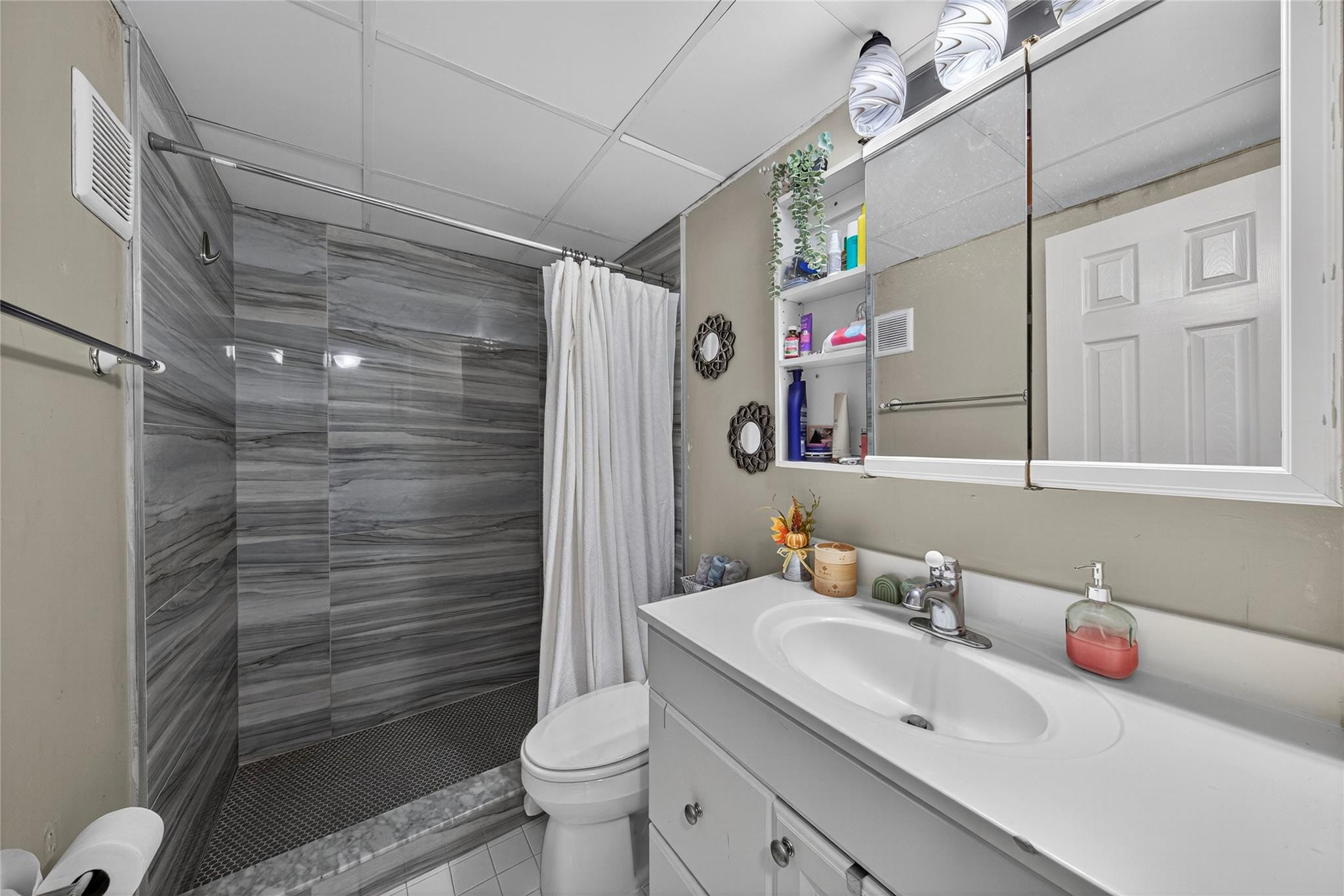 LAUDERDALE OAKS CONDO - Residential