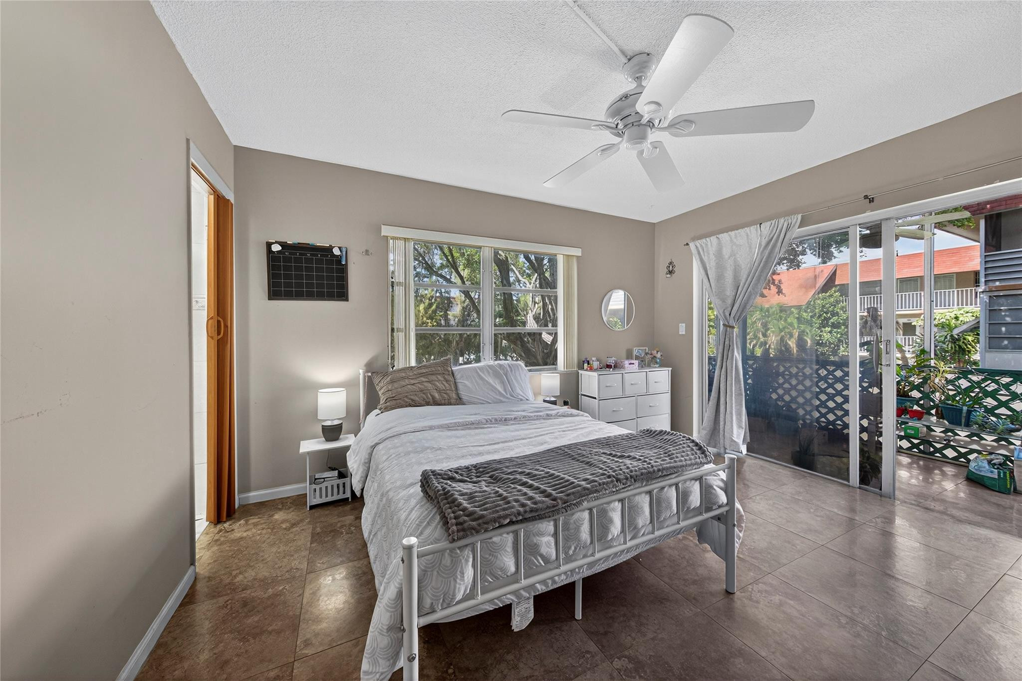 LAUDERDALE OAKS CONDO - Residential