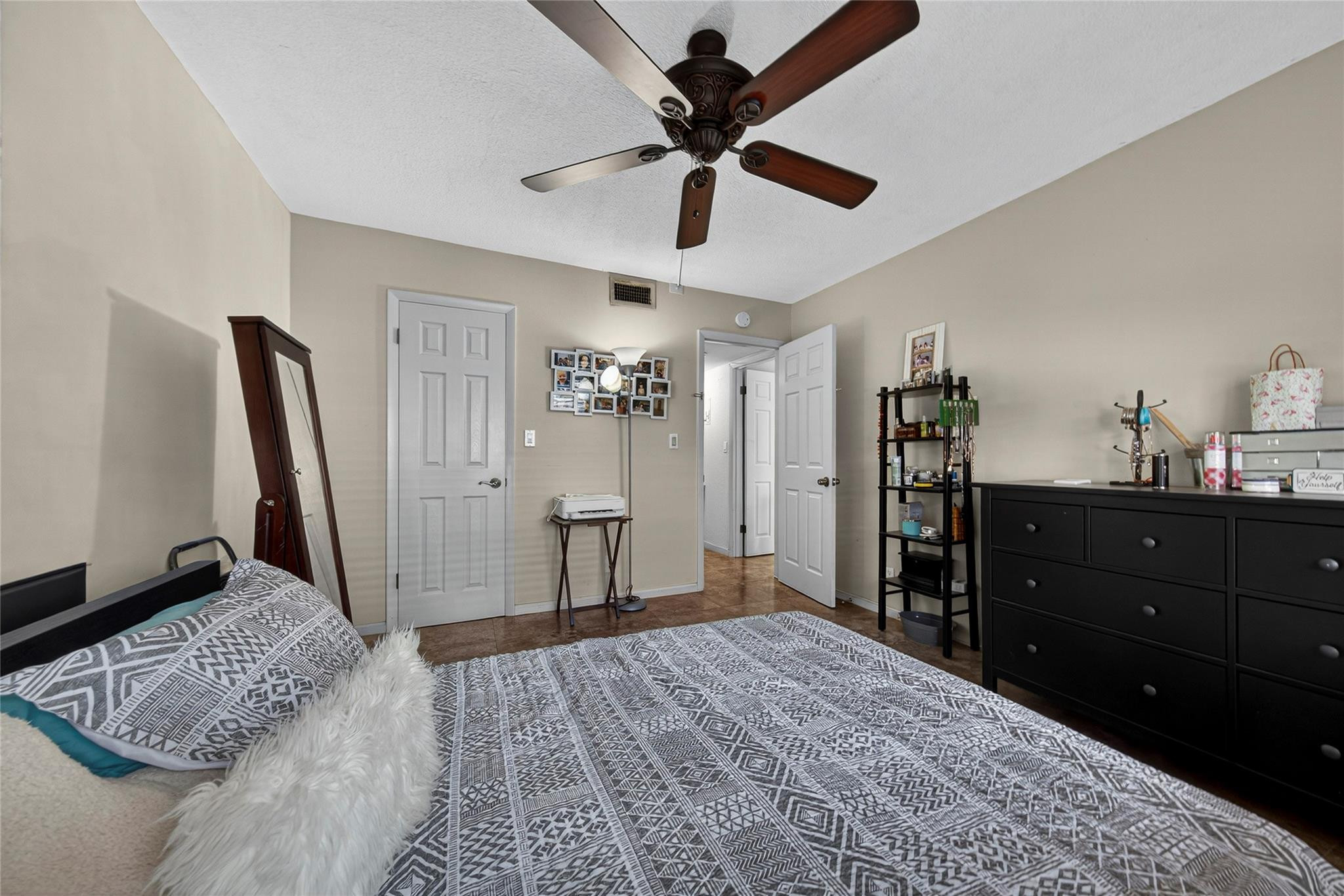 LAUDERDALE OAKS CONDO - Residential
