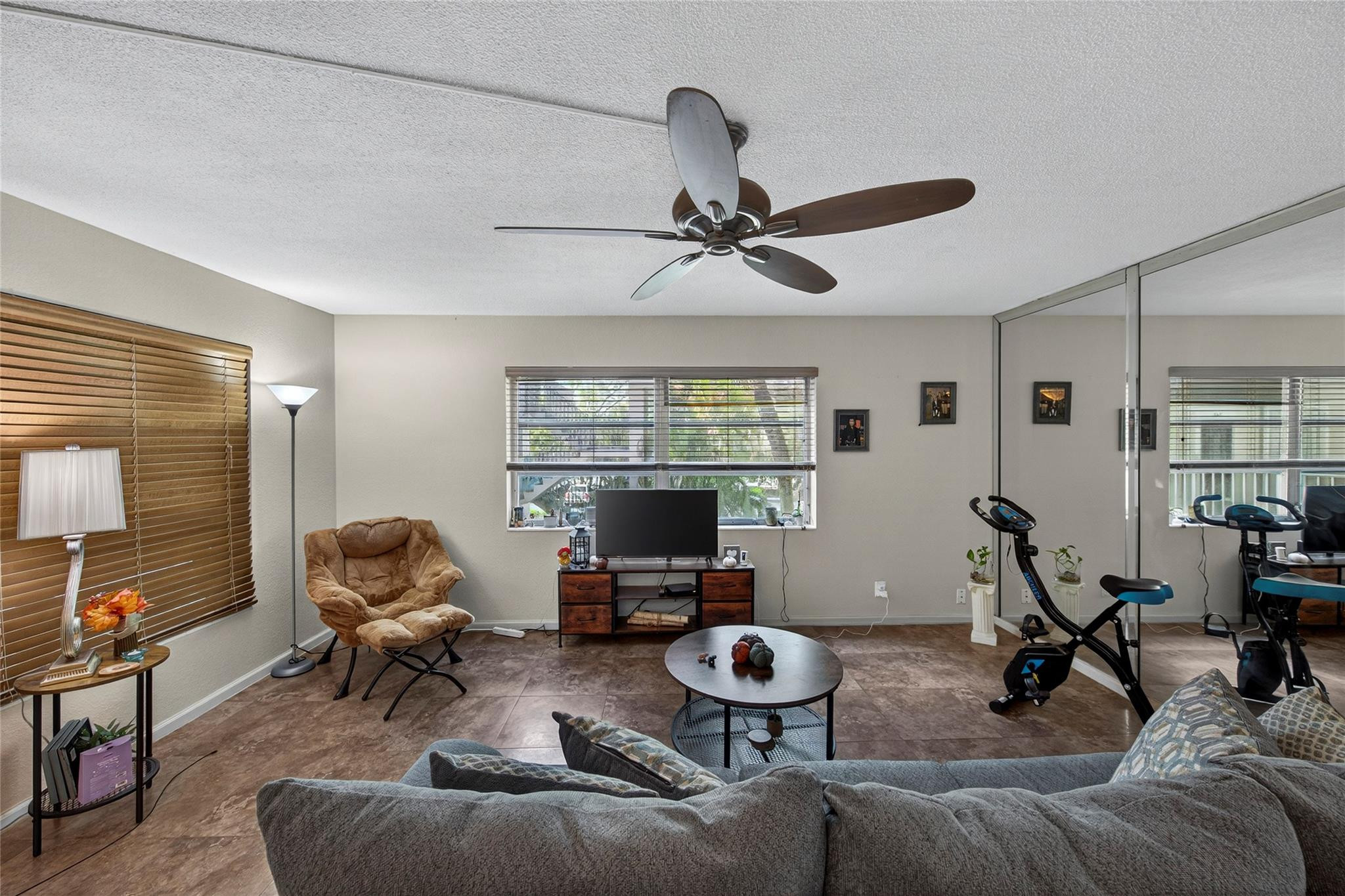 LAUDERDALE OAKS CONDO - Residential