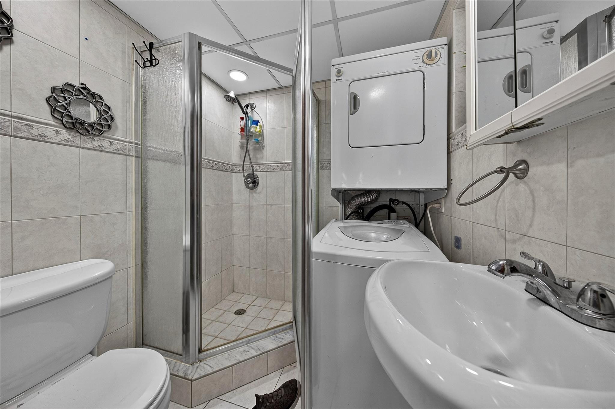 LAUDERDALE OAKS CONDO - Residential