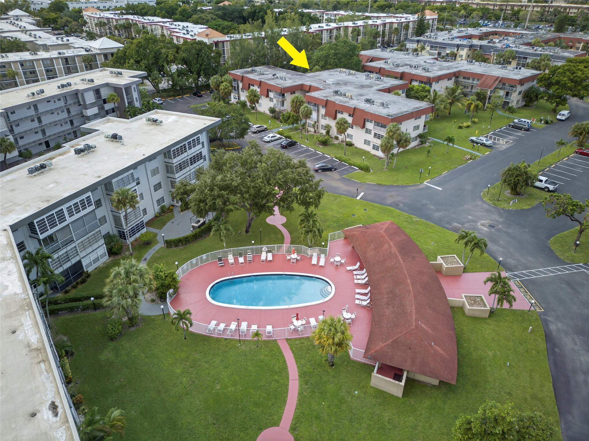 LAUDERDALE OAKS CONDO - Residential