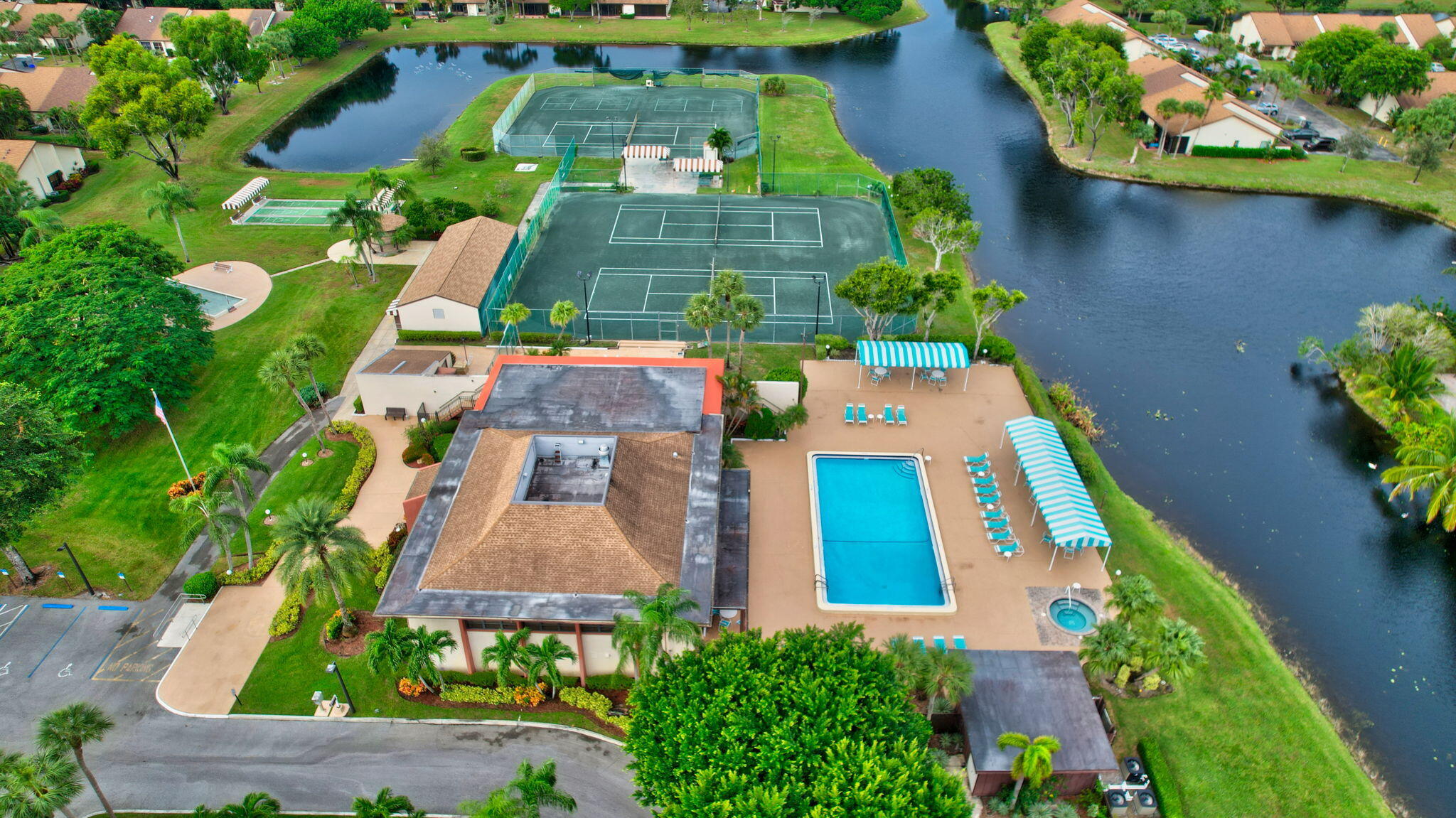 VILLAS OF WILLOW BEND - Residential