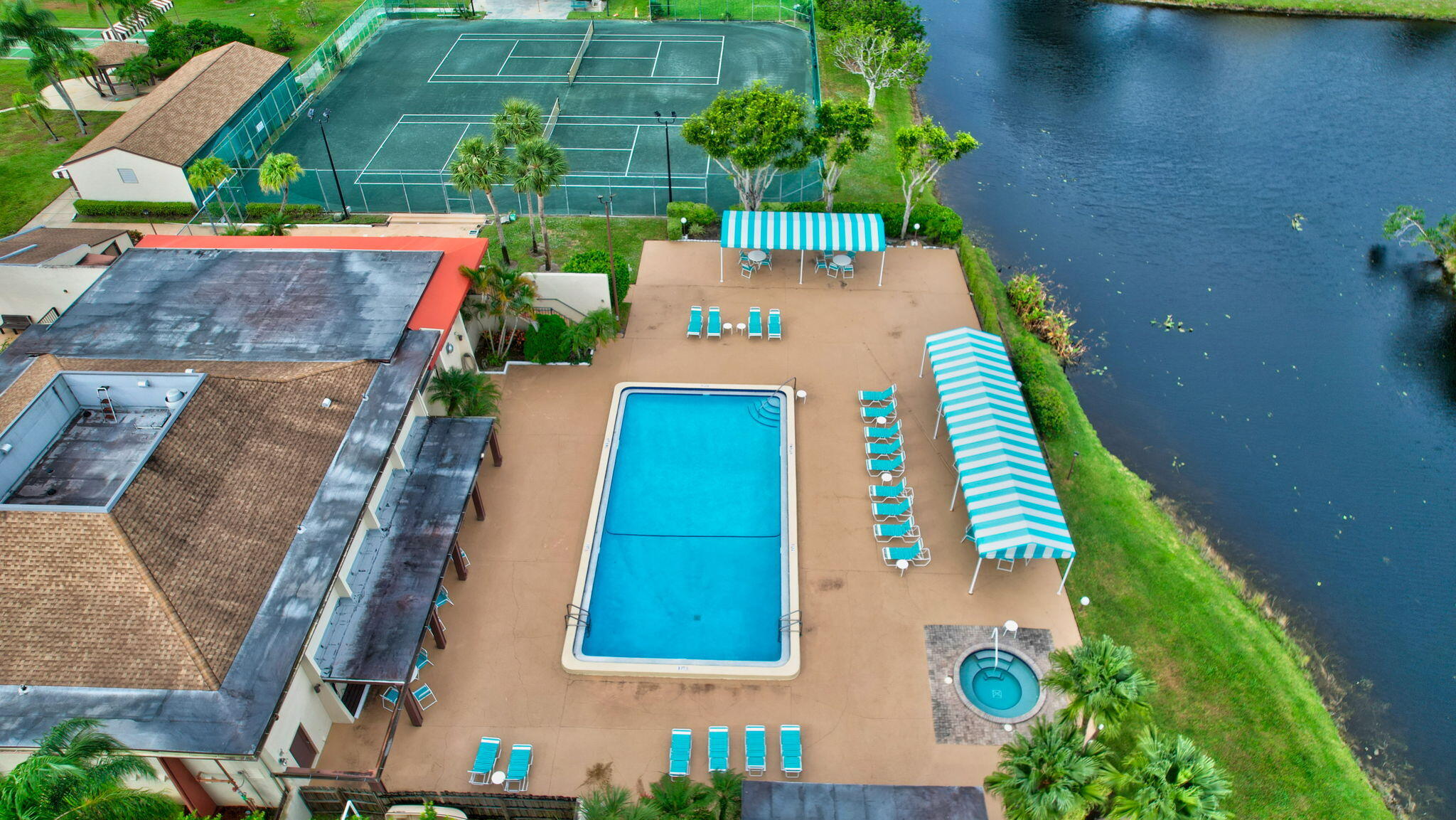 VILLAS OF WILLOW BEND - Residential