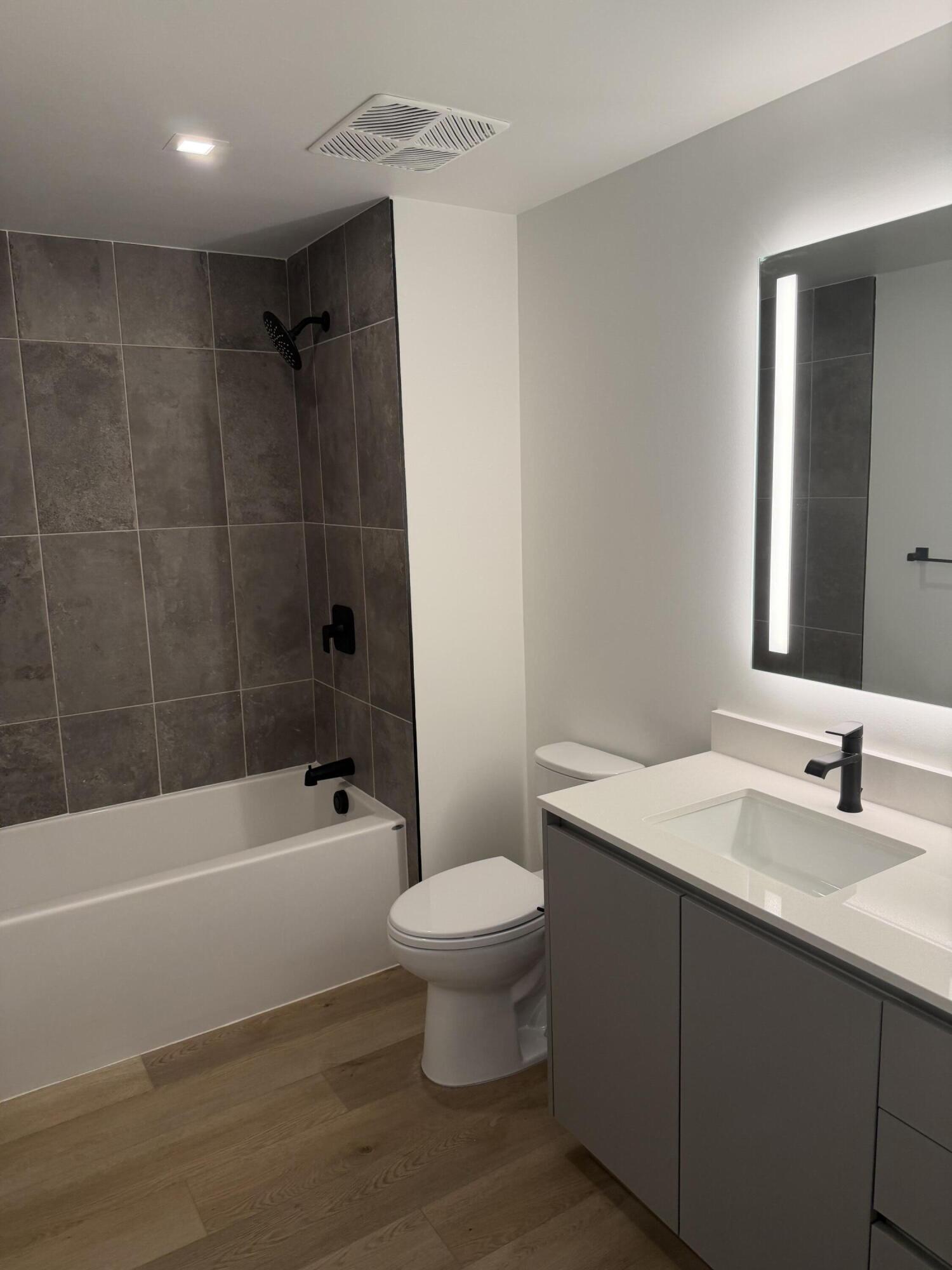 FT LAUDERDALE B-40 - Residential Lease