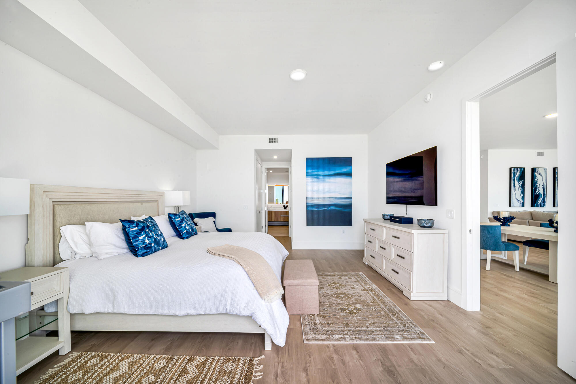Nautilus 220 Condominium - Residential