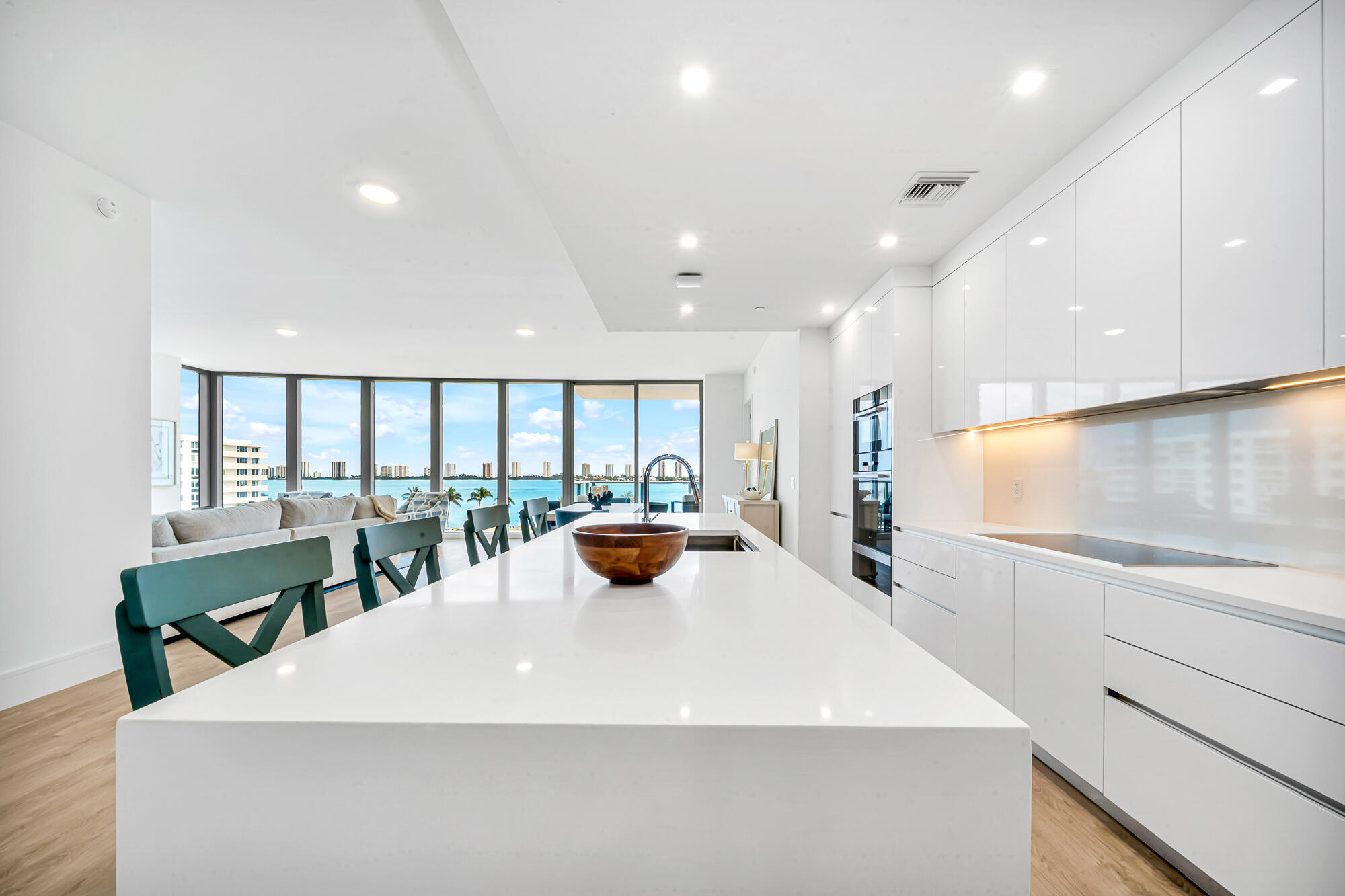Nautilus 220 Condominium - Residential