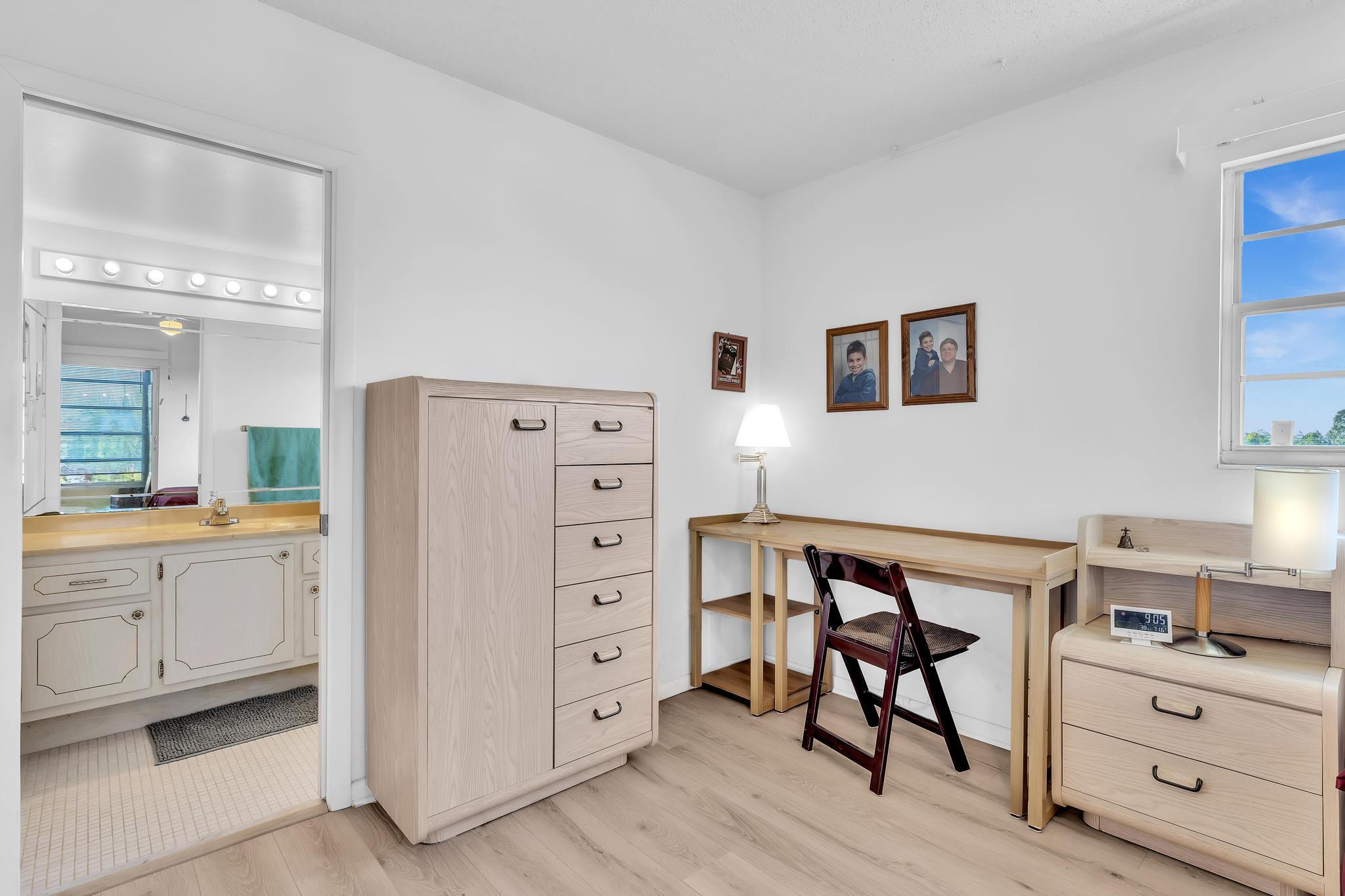 UPMINSTER J CONDO - Residential