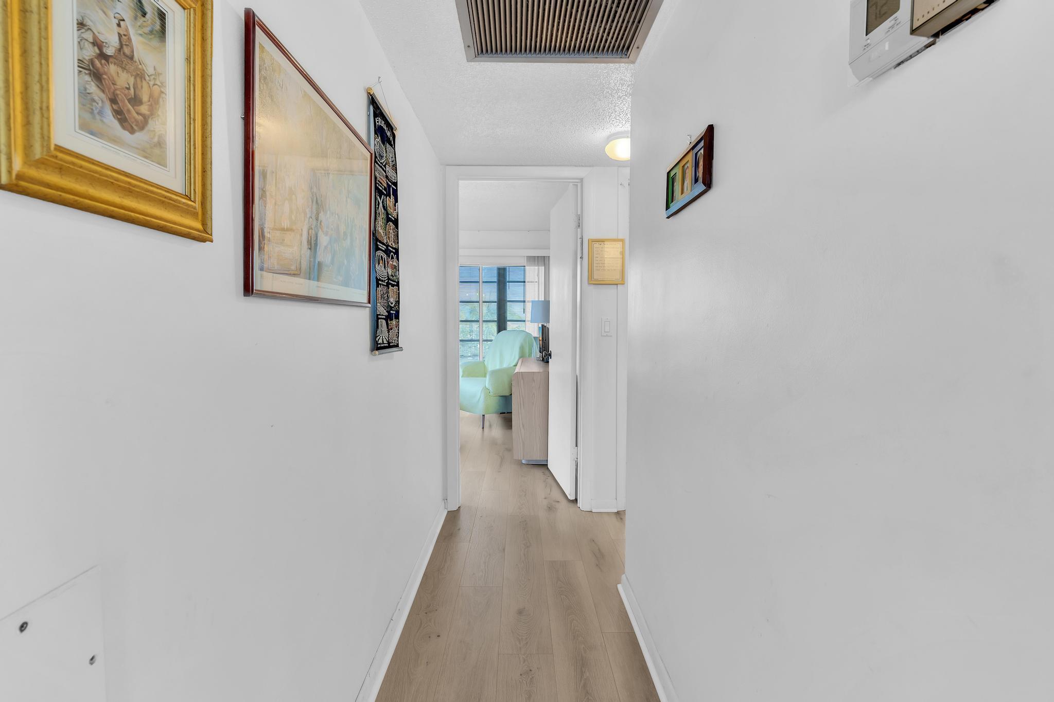 UPMINSTER J CONDO - Residential