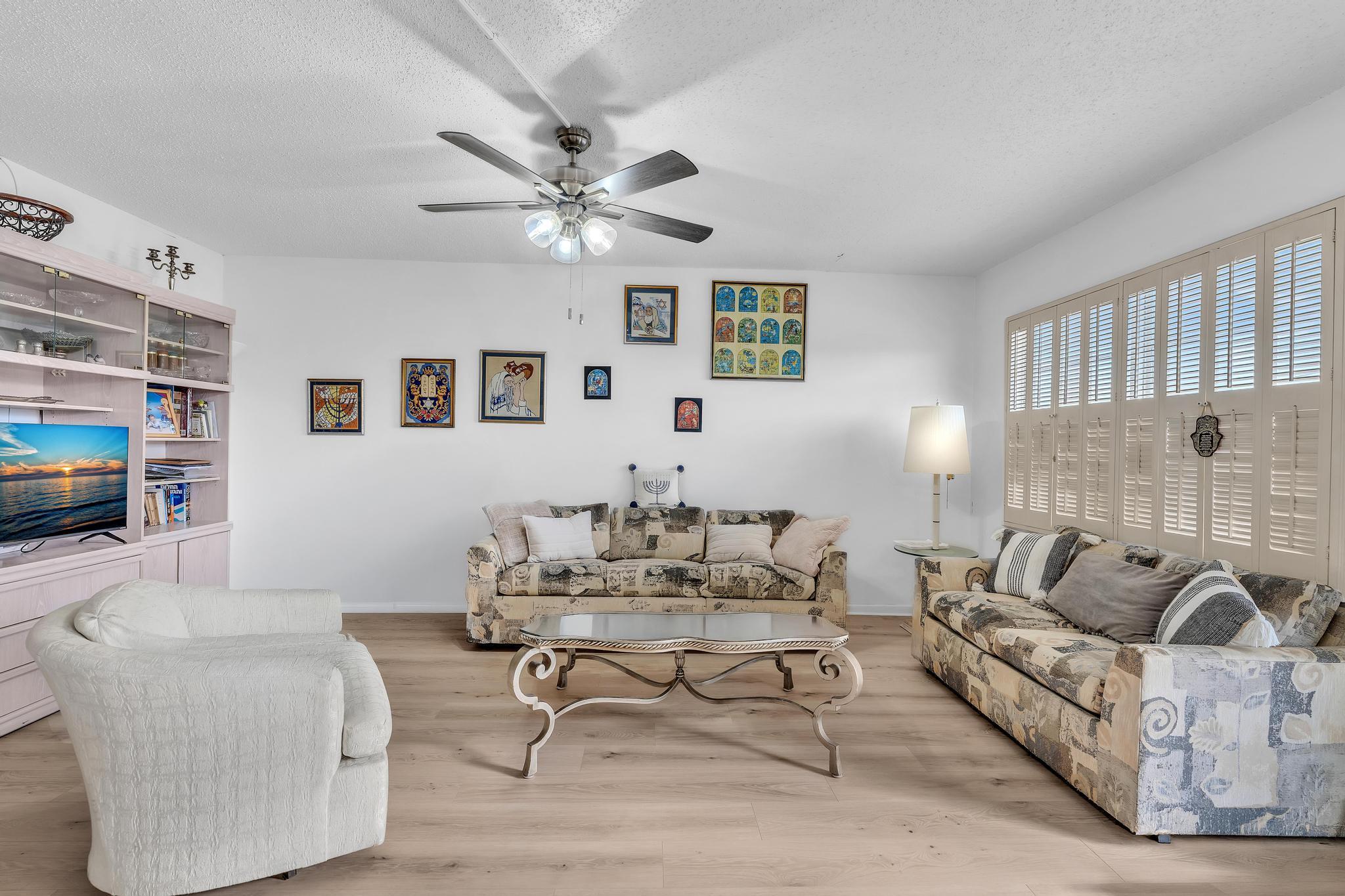 UPMINSTER J CONDO - Residential