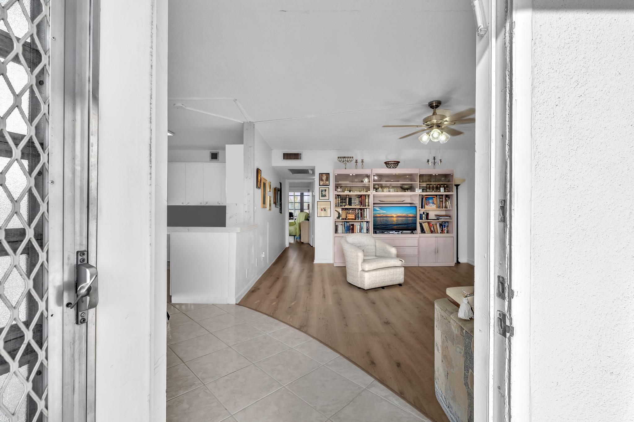 UPMINSTER J CONDO - Residential