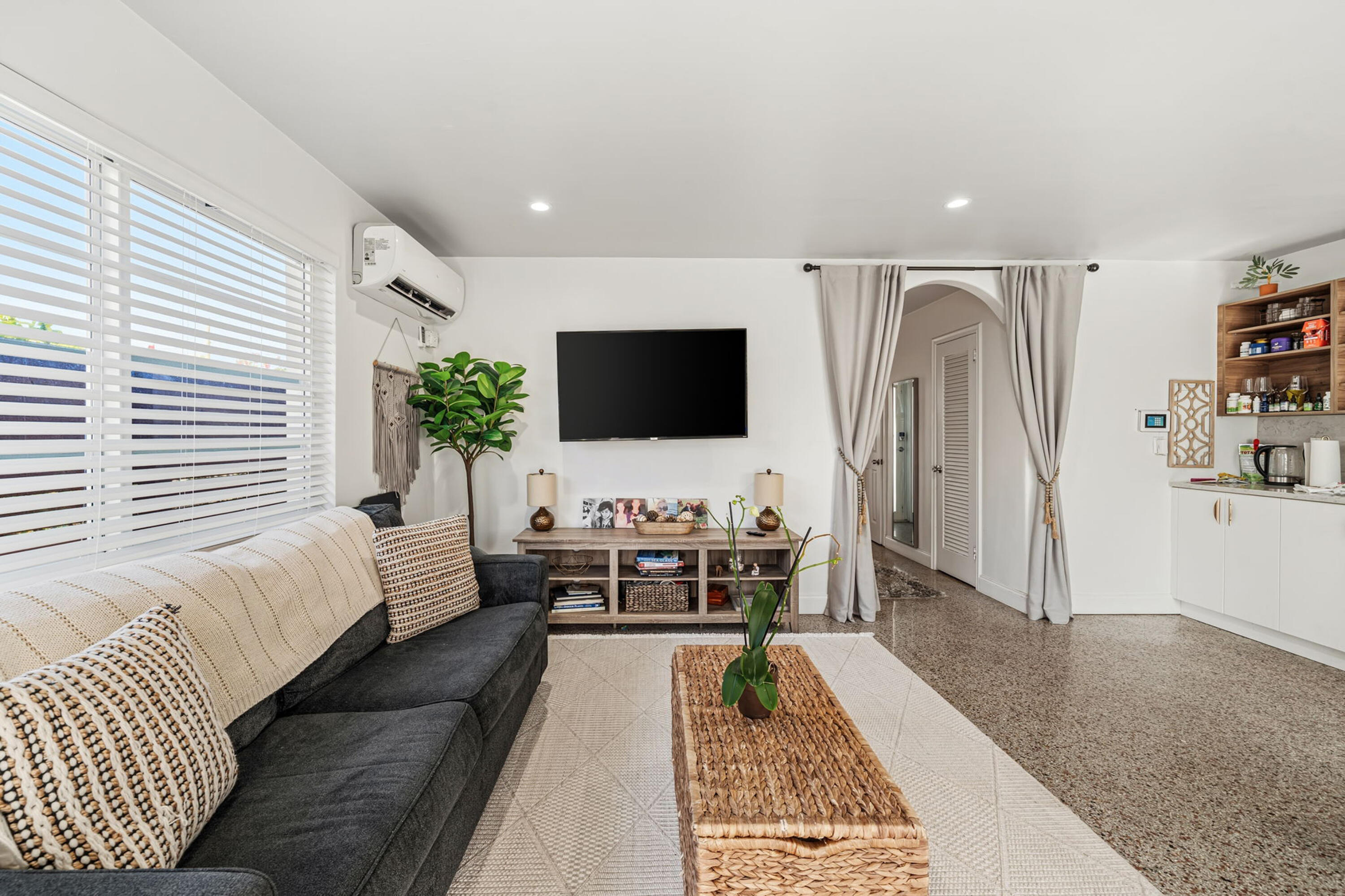 LAKE WORTH TOWN OF - Residential Income