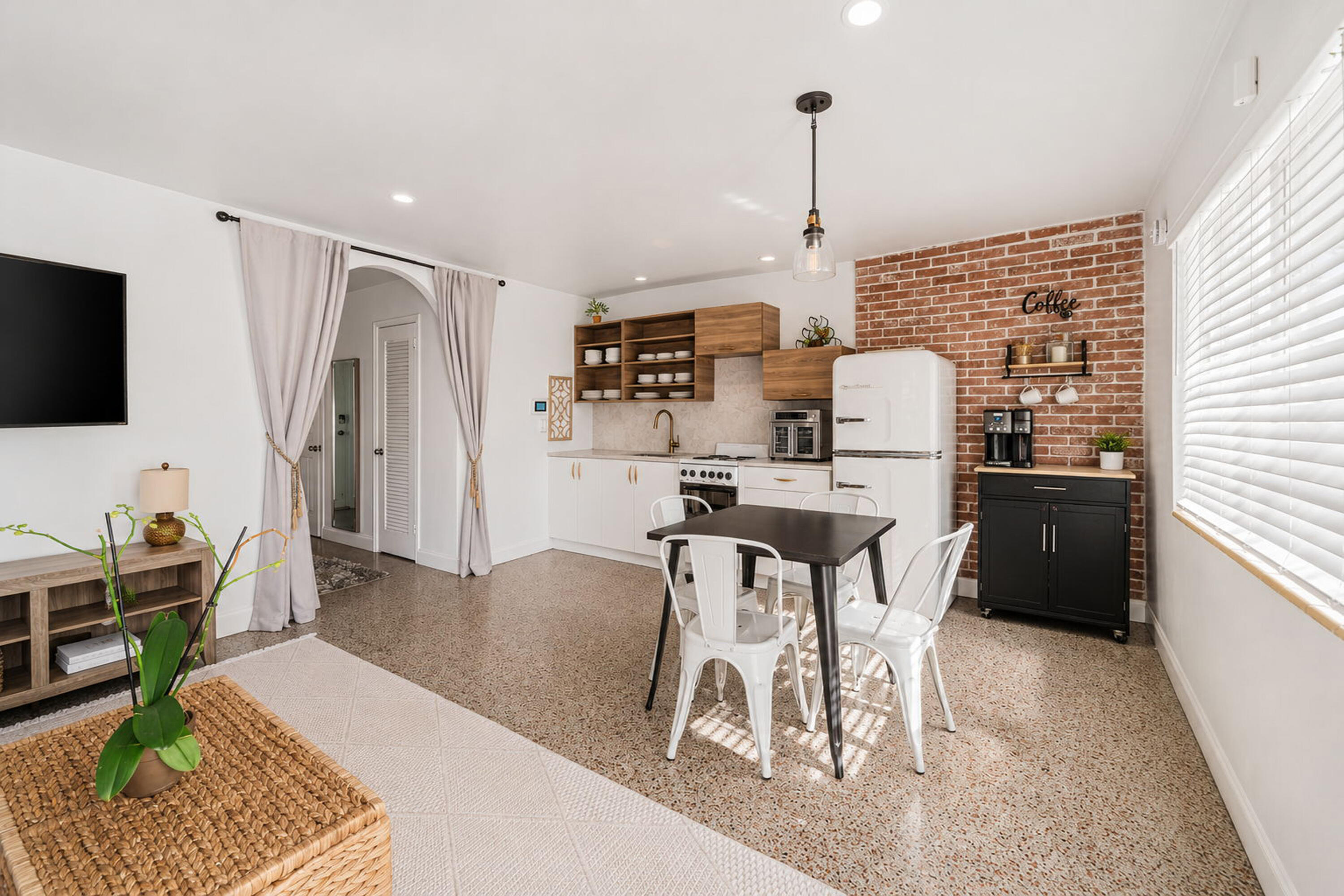 LAKE WORTH TOWN OF - Residential Income