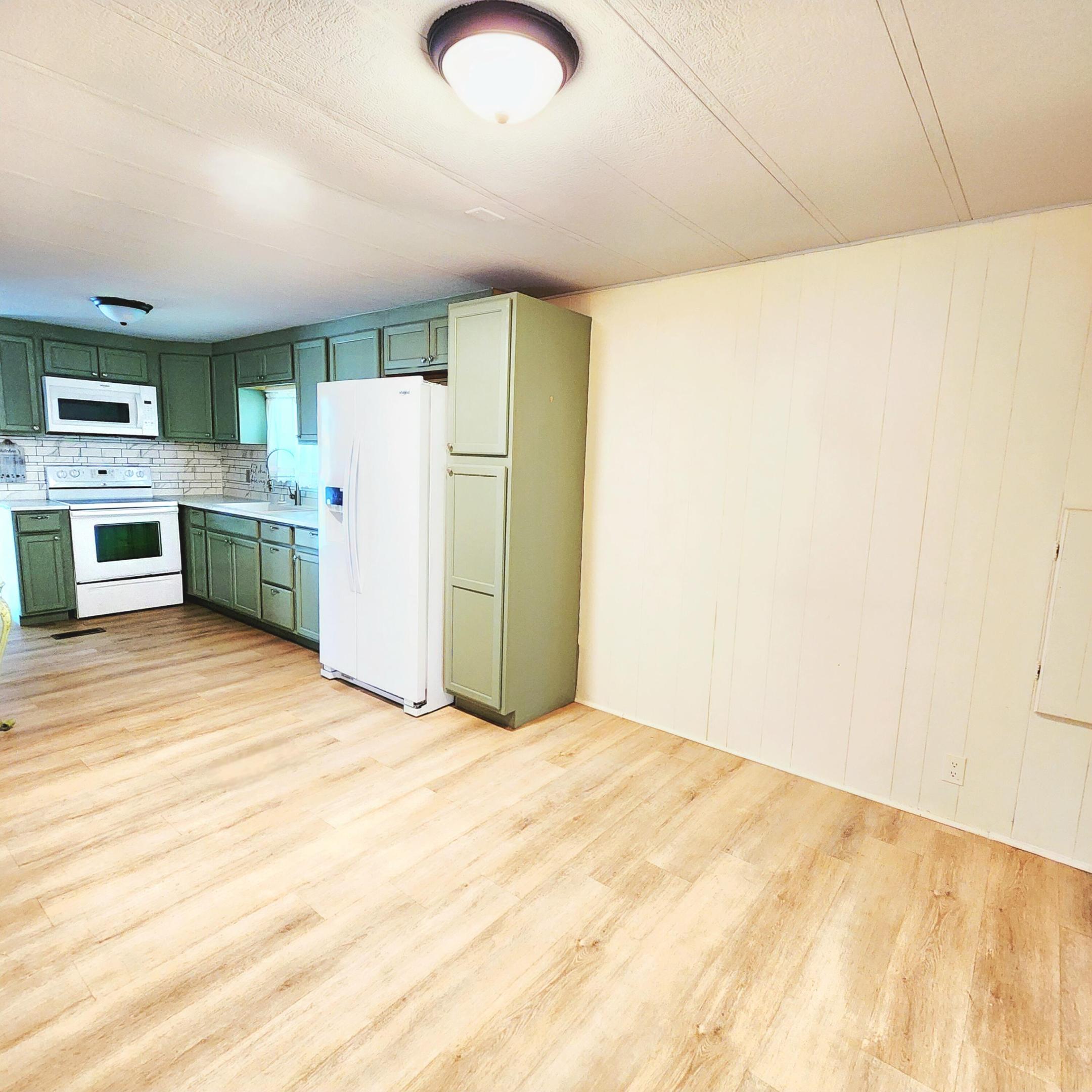Spanish Lakes Riverfront - Residential