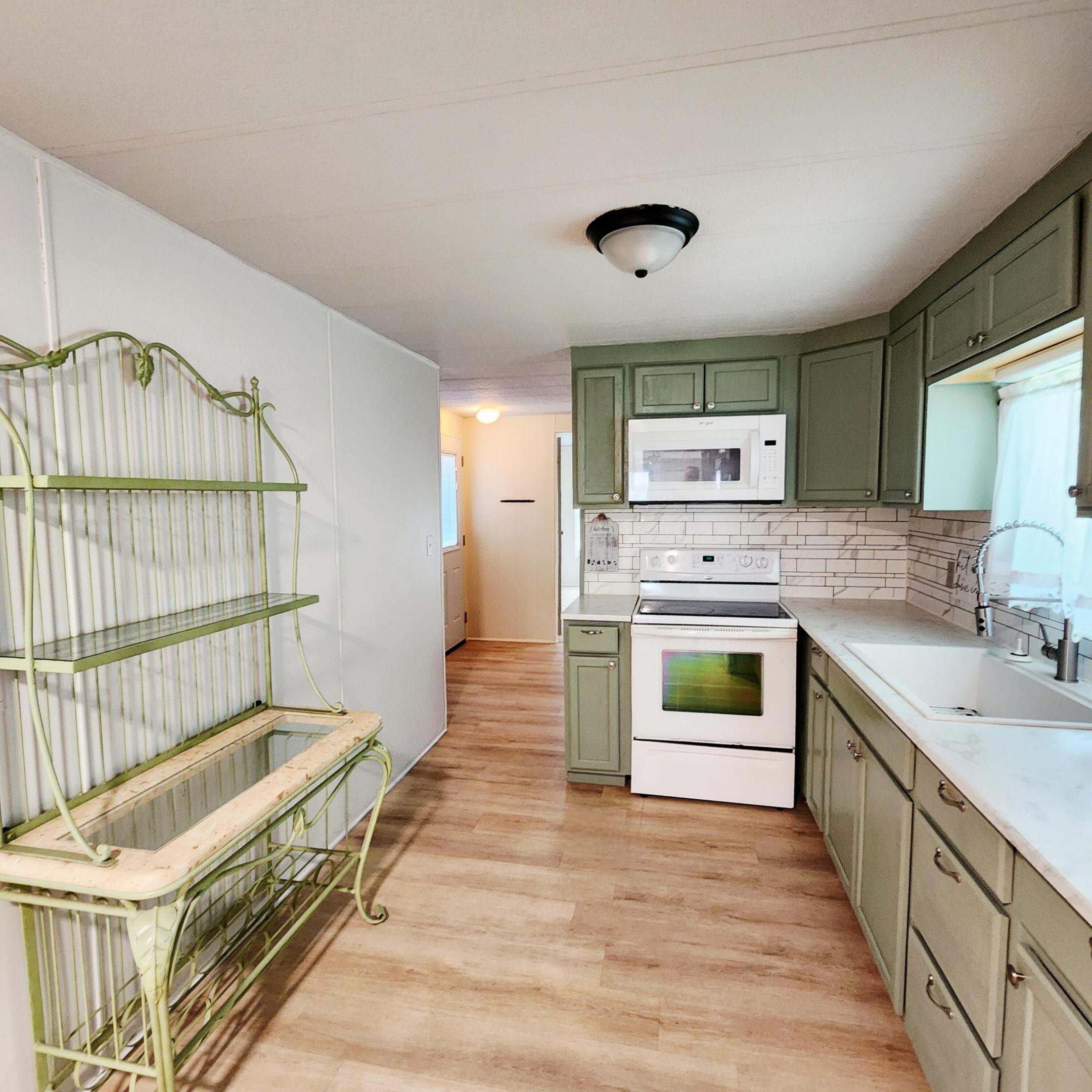 Spanish Lakes Riverfront - Residential