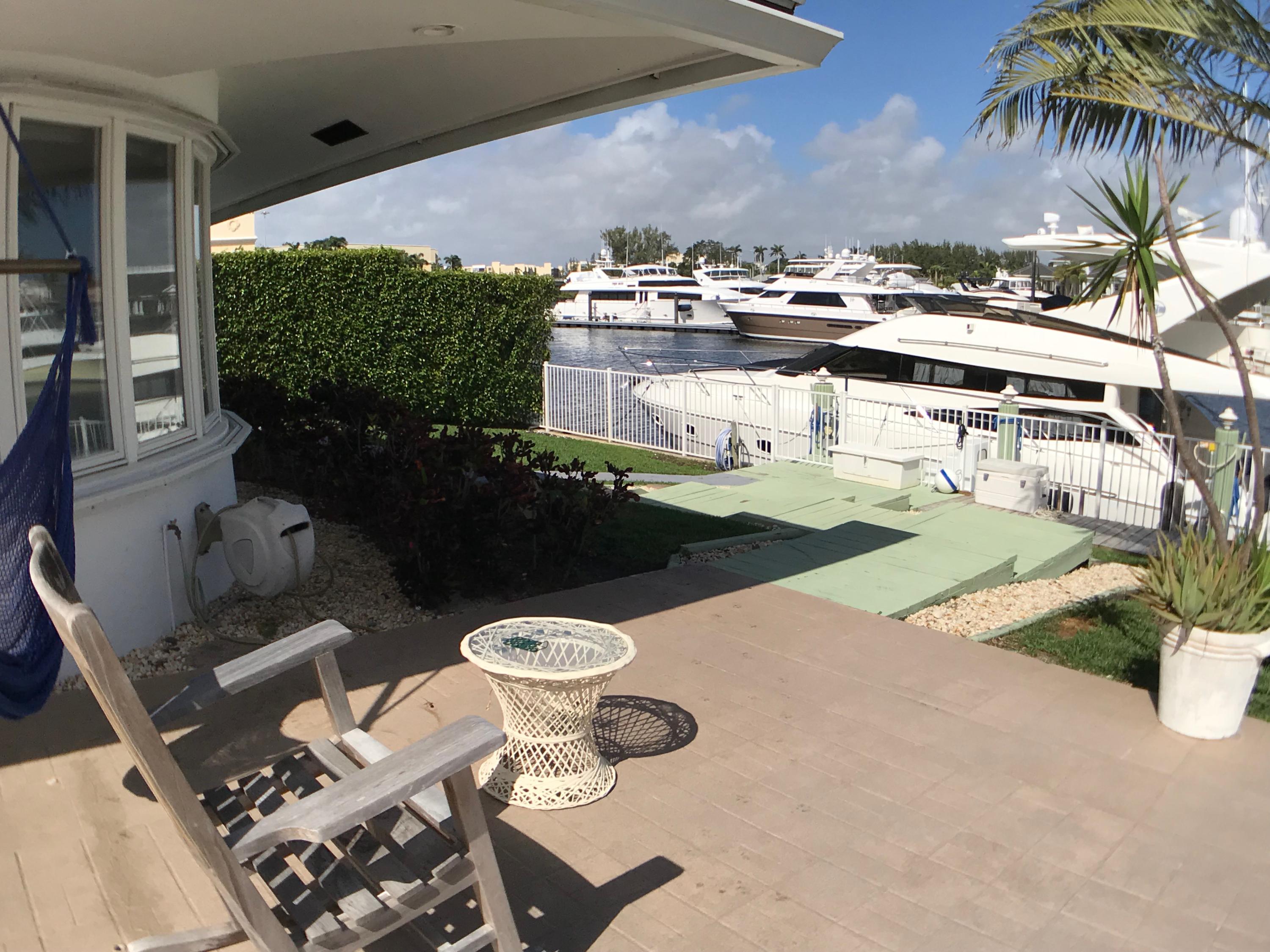 ROYAL PALM YACHT & COUNTRY CLUB - Residential