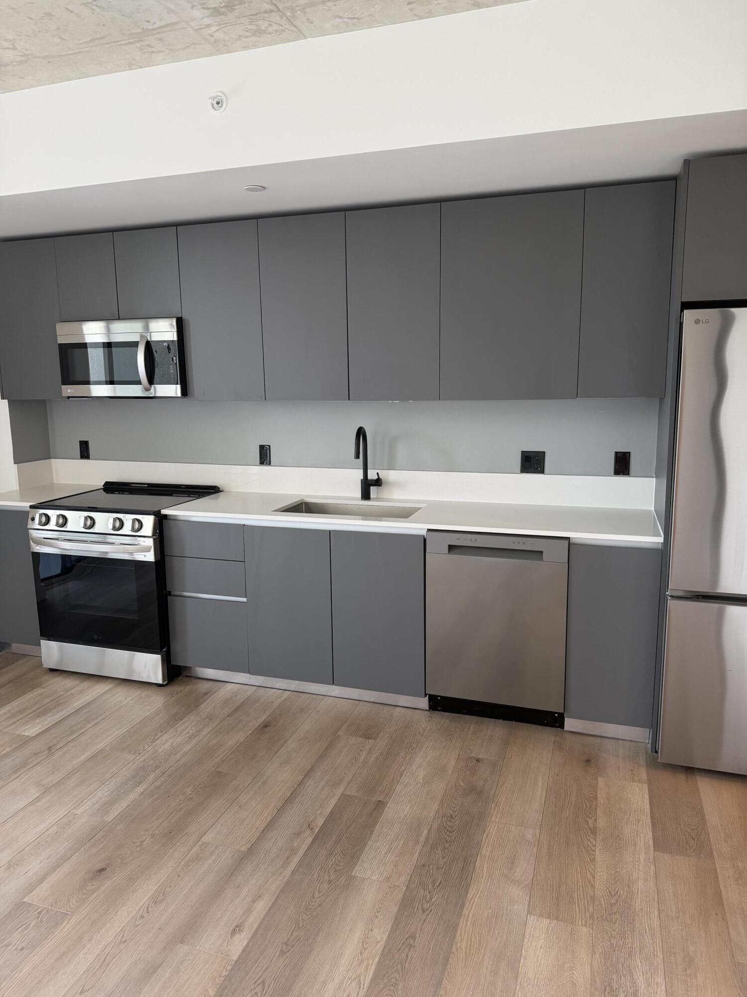 FT LAUDERDALE B-40 - Residential Lease