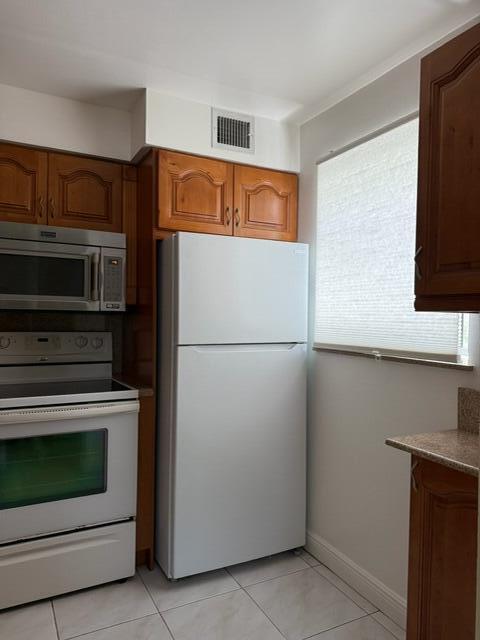 LAKES OF OAKLAND FOREST CONDO - Residential
