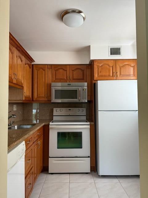 LAKES OF OAKLAND FOREST CONDO - Residential