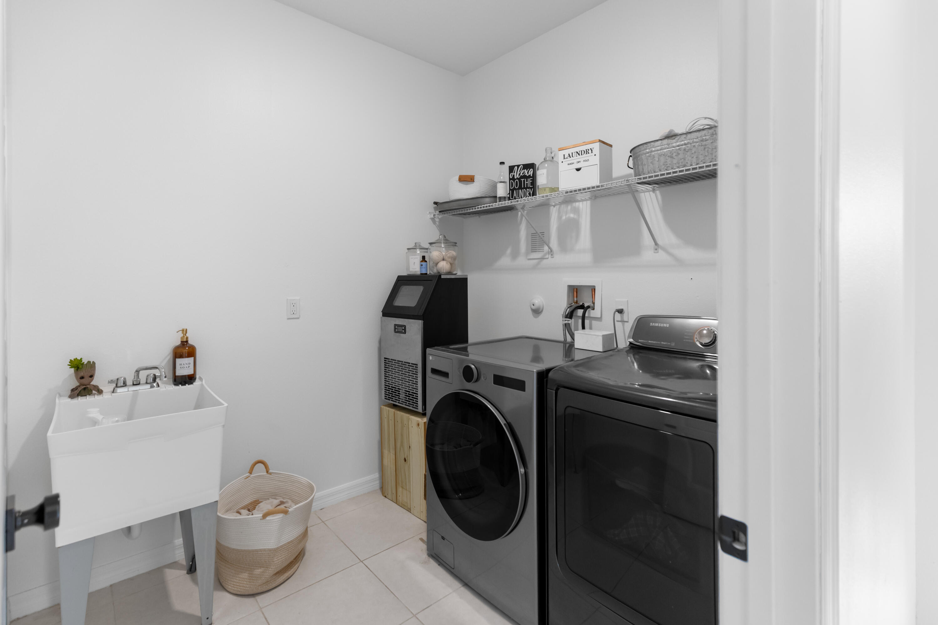 PORT ST LUCIE SECTION 47 - Residential Lease