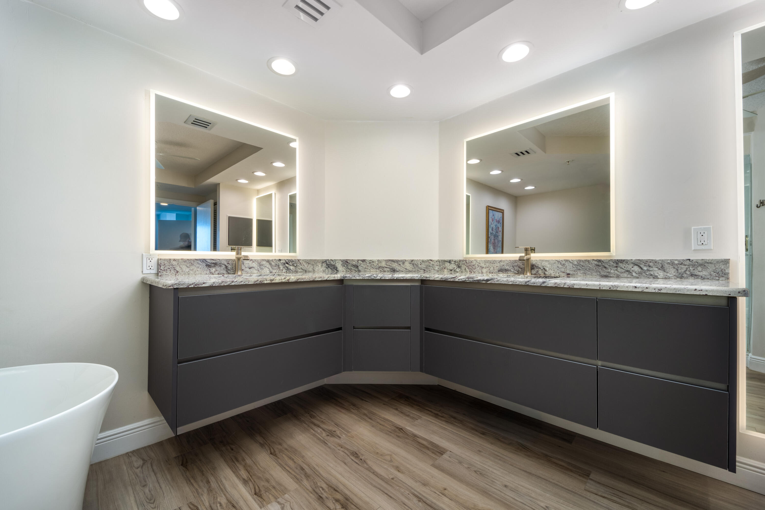REGENCY ISLAND DUNES CONDOMINIUM - Residential