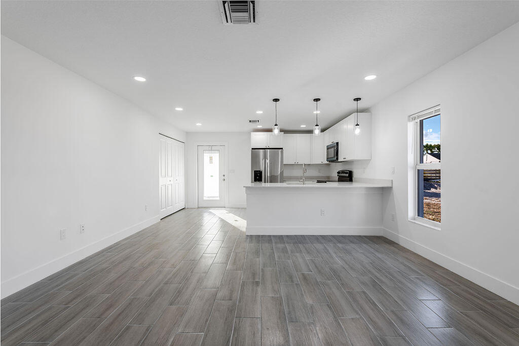 LOTS 17 & 19, BLK 146, GOLDEN GATE PB 11/41 PALM B - Residential Lease