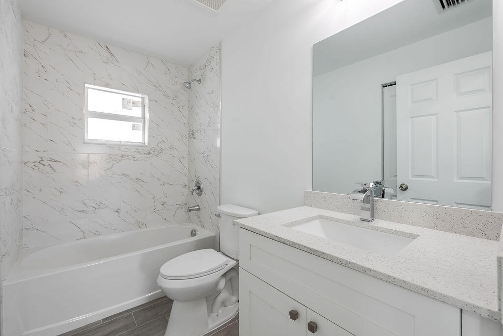 LOTS 17 & 19, BLK 146, GOLDEN GATE PB 11/41 PALM B - Residential Lease