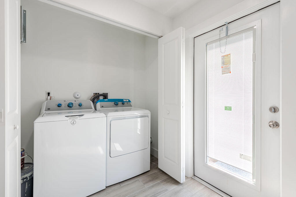 LOTS 17 & 19, BLK 146, GOLDEN GATE PB 11/41 PALM B - Residential Lease