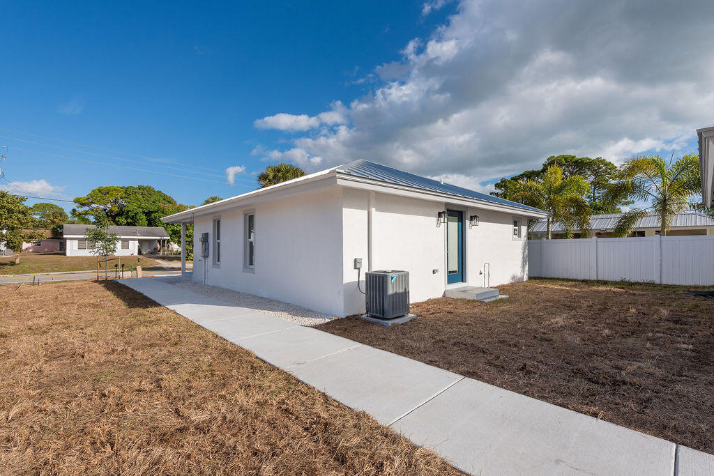 LOTS 17 & 19, BLK 146, GOLDEN GATE PB 11/41 PALM B - Residential Lease