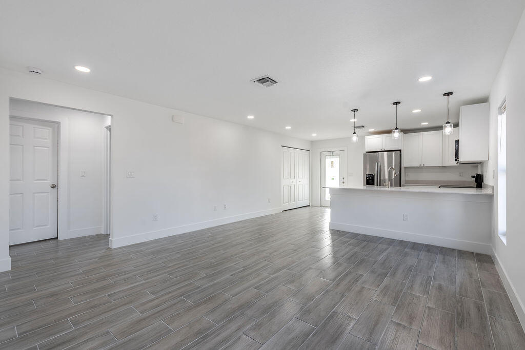 LOTS 17 & 19, BLK 146, GOLDEN GATE PB 11/41 PALM B - Residential Lease