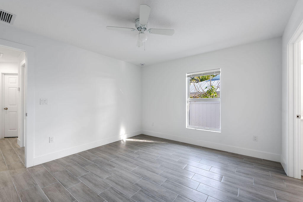 LOTS 17 & 19, BLK 146, GOLDEN GATE PB 11/41 PALM B - Residential Lease