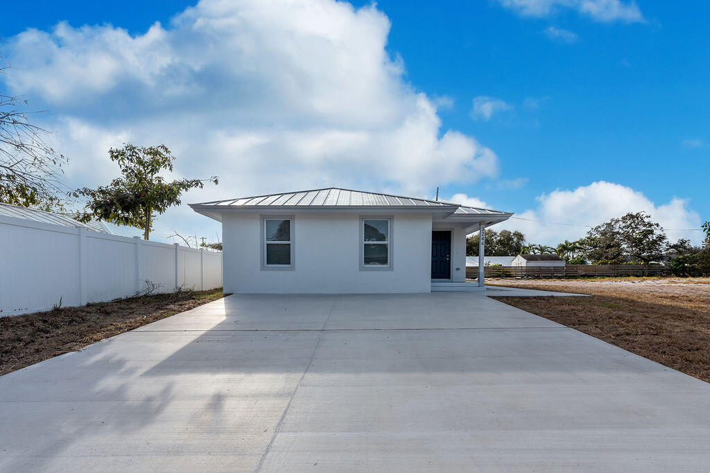 LOTS 17 & 19, BLK 146, GOLDEN GATE PB 11/41 PALM B - Residential Lease