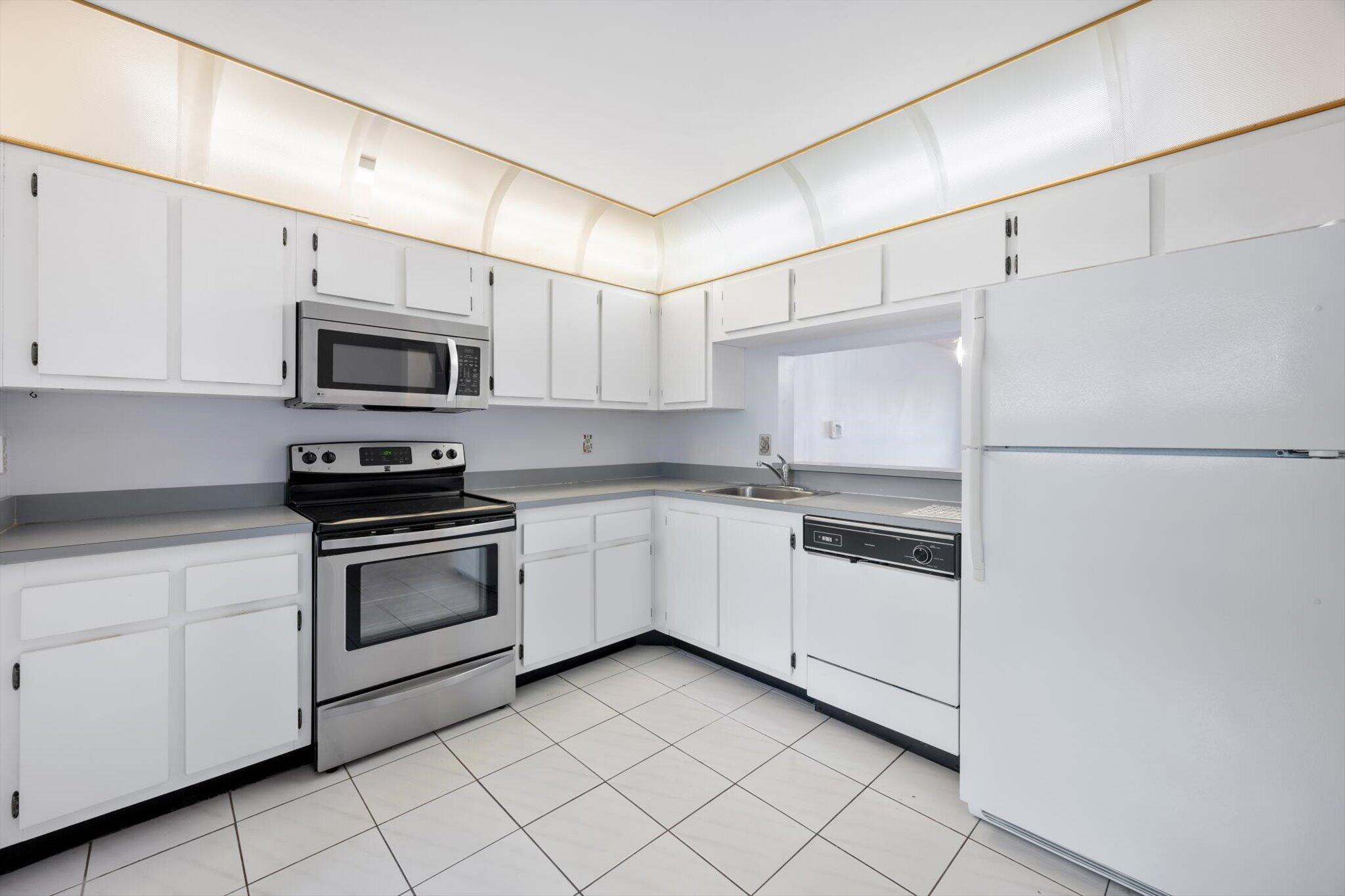PEMBROKE POINTE SECTION TWO - Residential