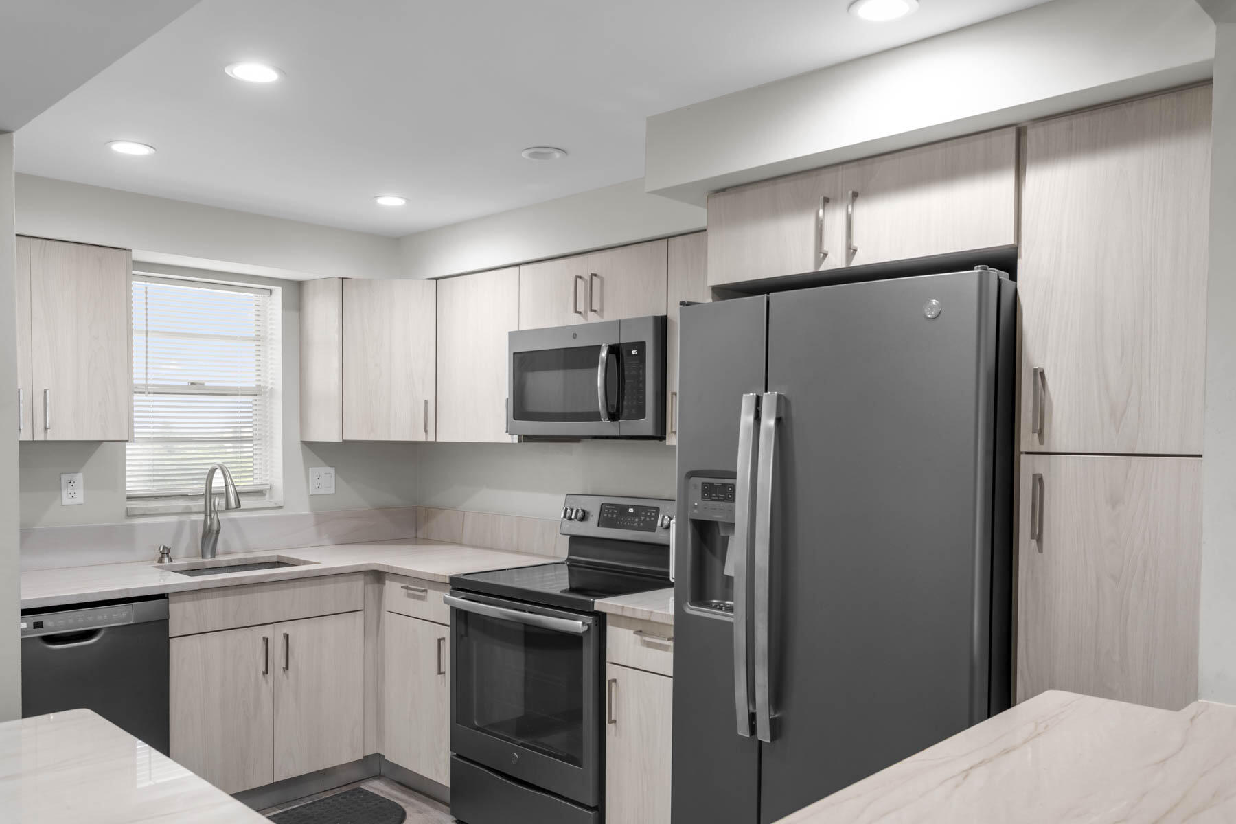 ROLLING HILLS GOLF AND TENNIS - Residential
