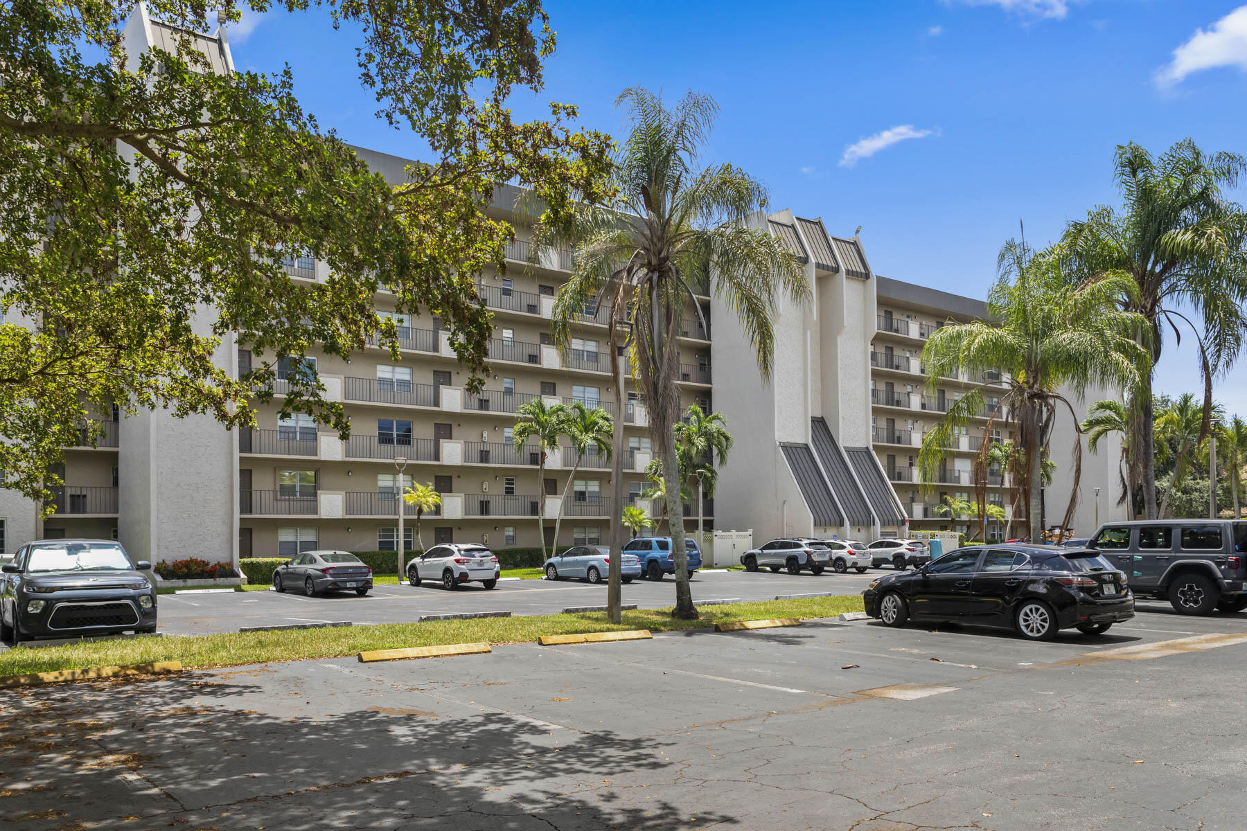 ROLLING HILLS GOLF AND TENNIS - Residential