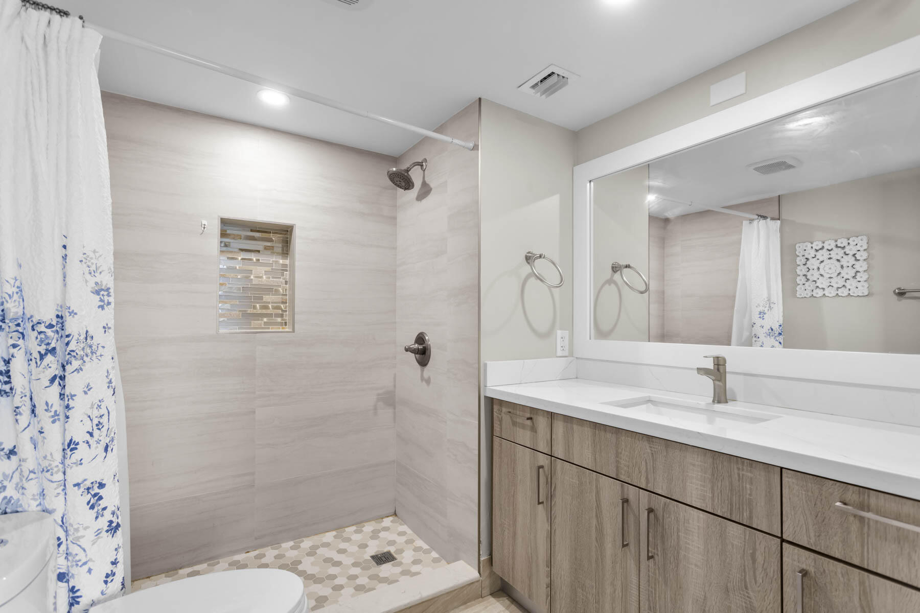 ROLLING HILLS GOLF AND TENNIS - Residential
