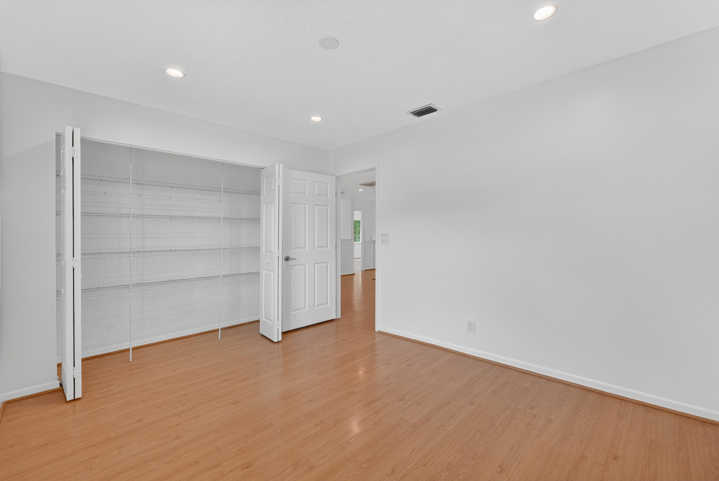 Embassy Lakes - Residential
