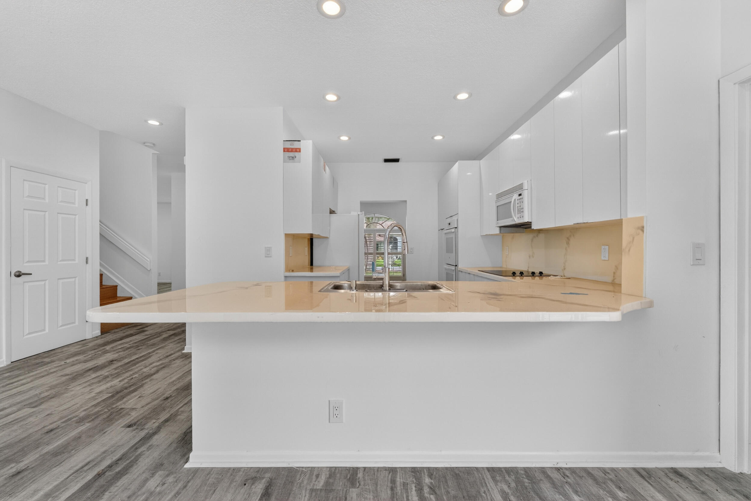 Embassy Lakes - Residential