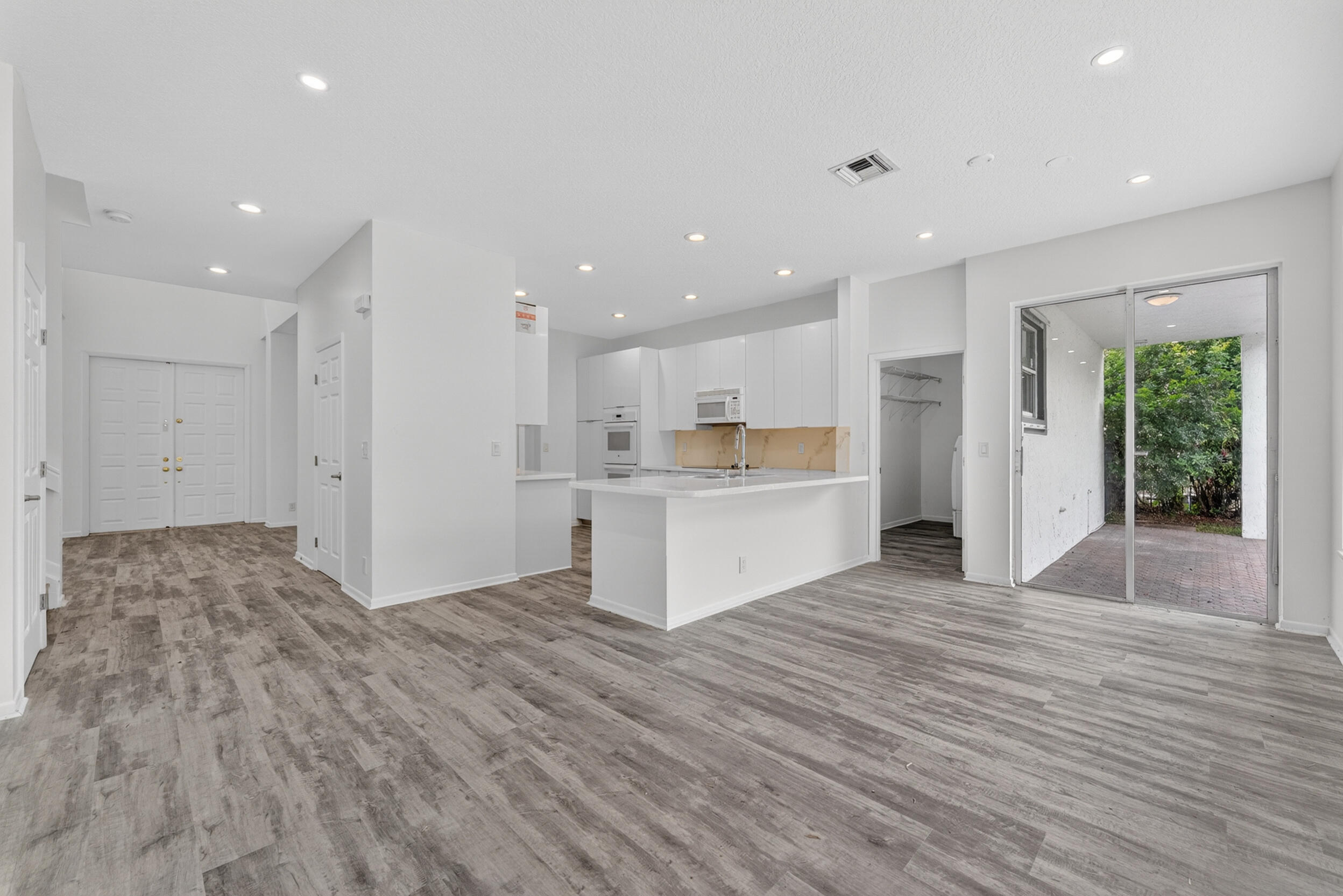 Embassy Lakes - Residential