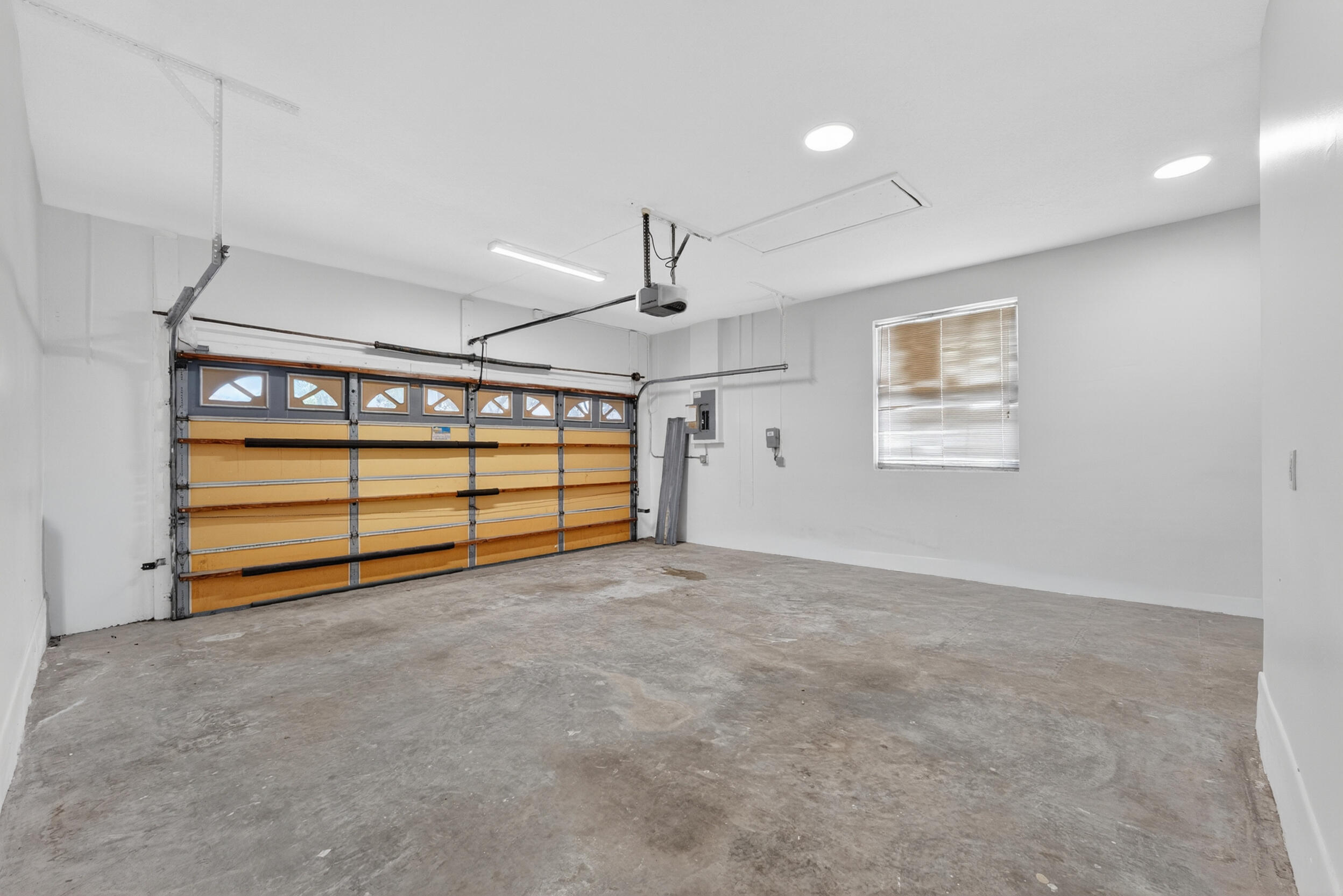 Embassy Lakes - Residential